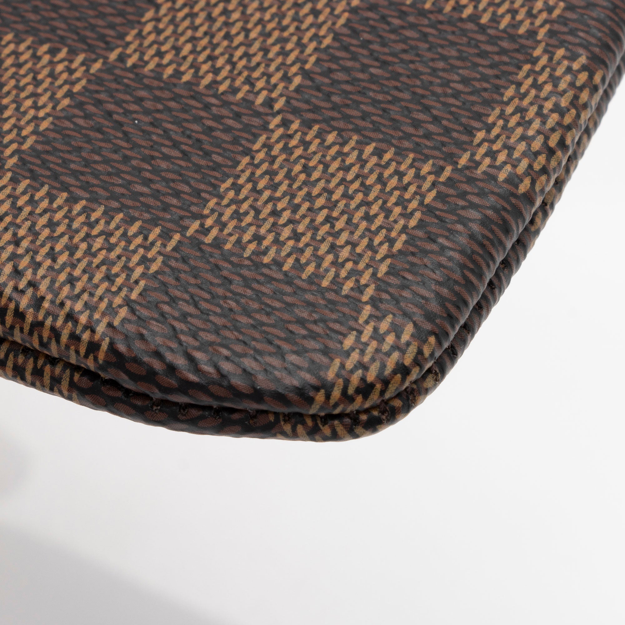 Louis Vuitton Damier Ebene Key Pouch (SHF-qx5uvo)
