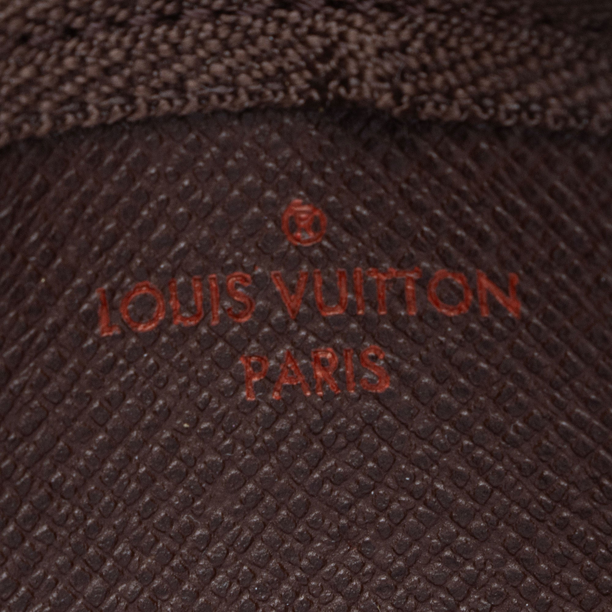 Louis Vuitton Damier Ebene Key Pouch (SHF-qx5uvo)
