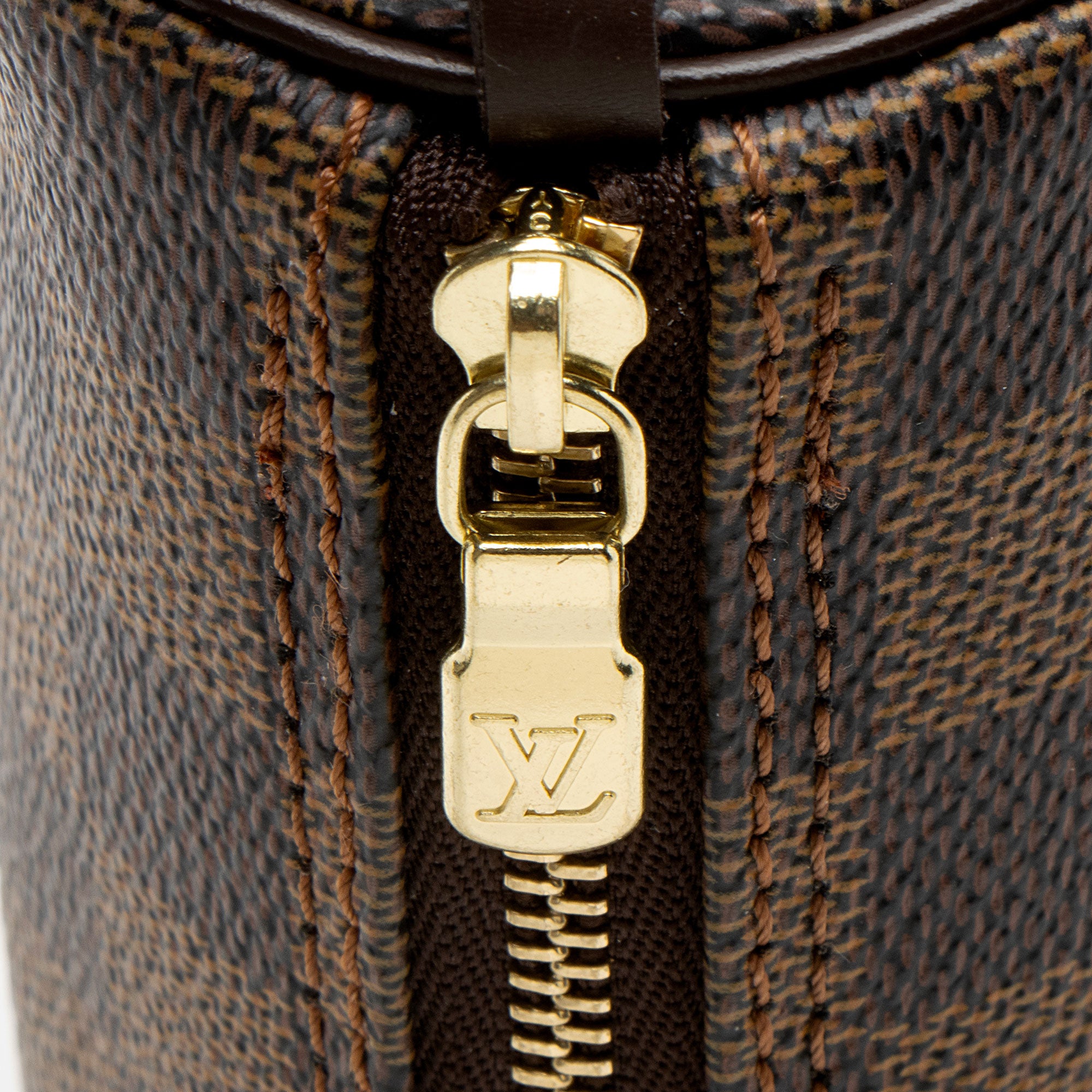 Louis Vuitton Damier Ebene Round Pochette