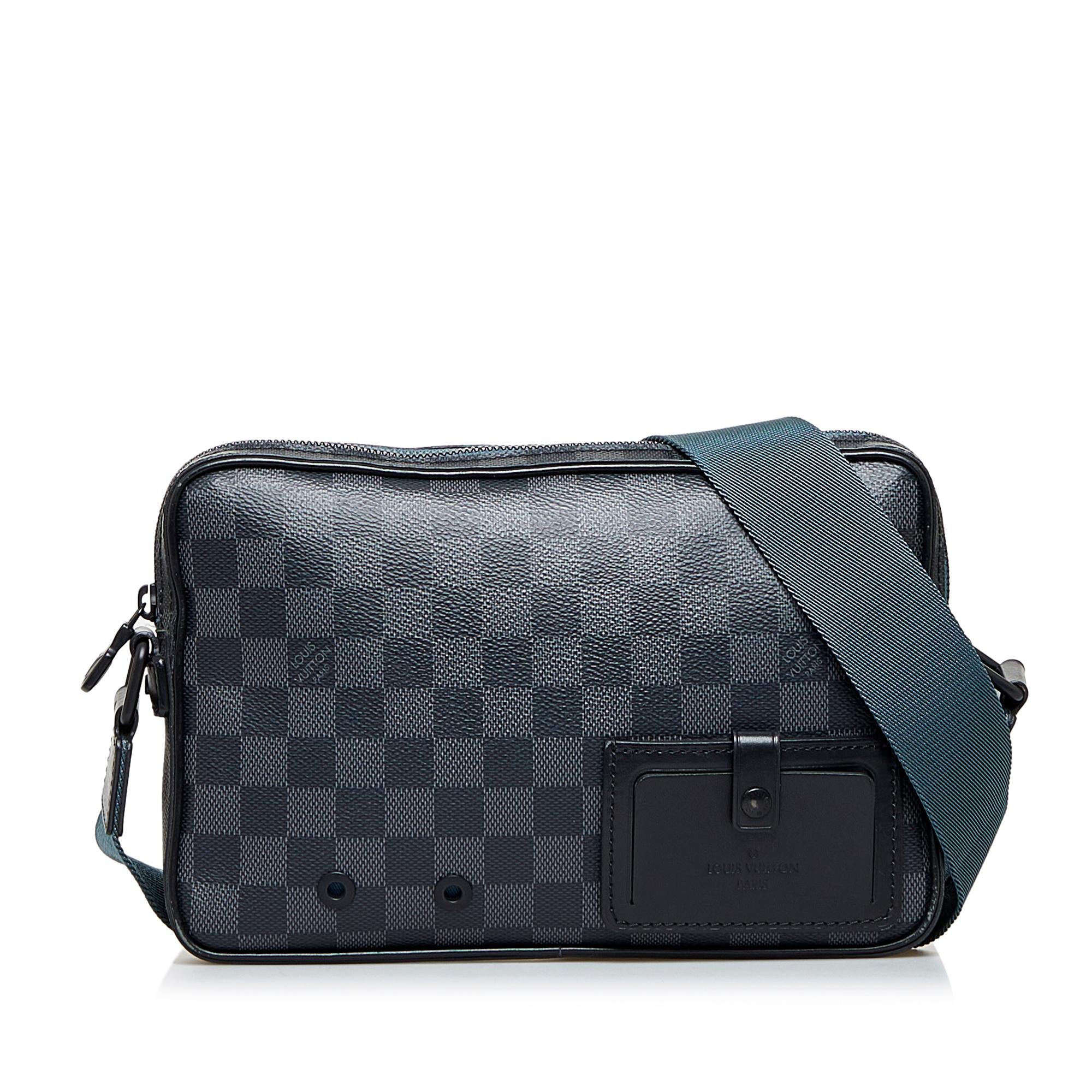 Louis Vuitton Damier Graphite Alpha Messenger Bag (SHG-tNgnbk)