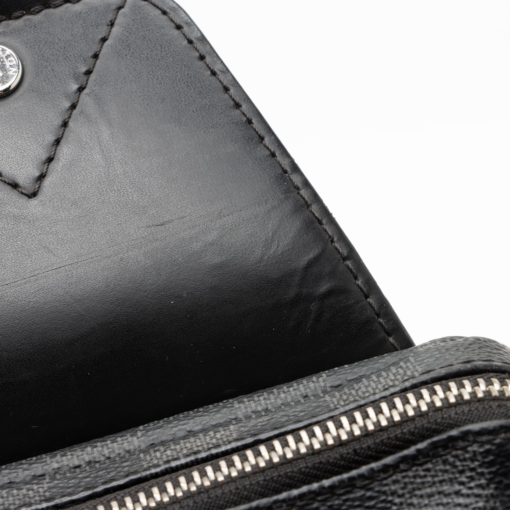 Louis Vuitton Damier Graphite Avenue Sling Bag (SHF-tXtE3t)