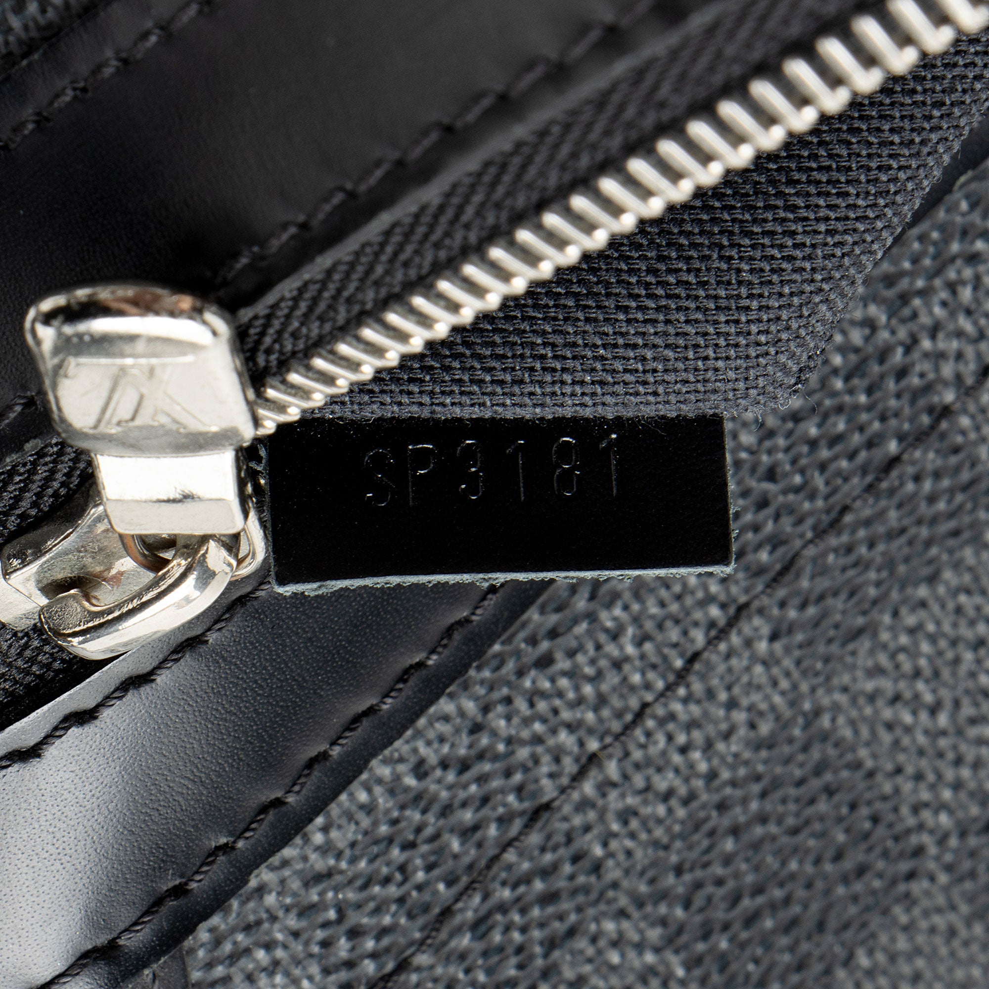 Louis Vuitton Damier Graphite Daniel MM Messenger