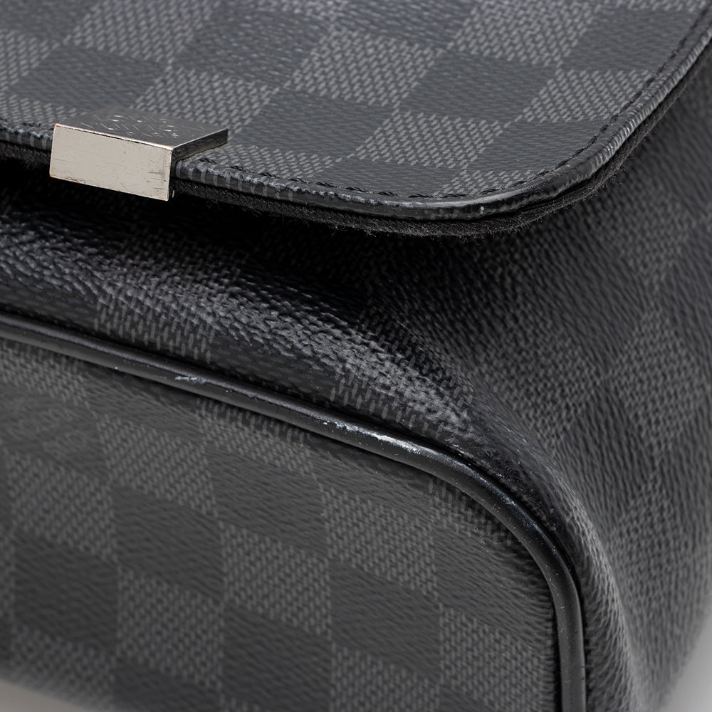 Louis Vuitton Damier Graphite District MM Messenger (SHF-17183)