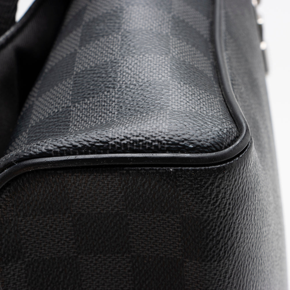 Louis Vuitton Damier Graphite District MM Messenger (SHF-17183)