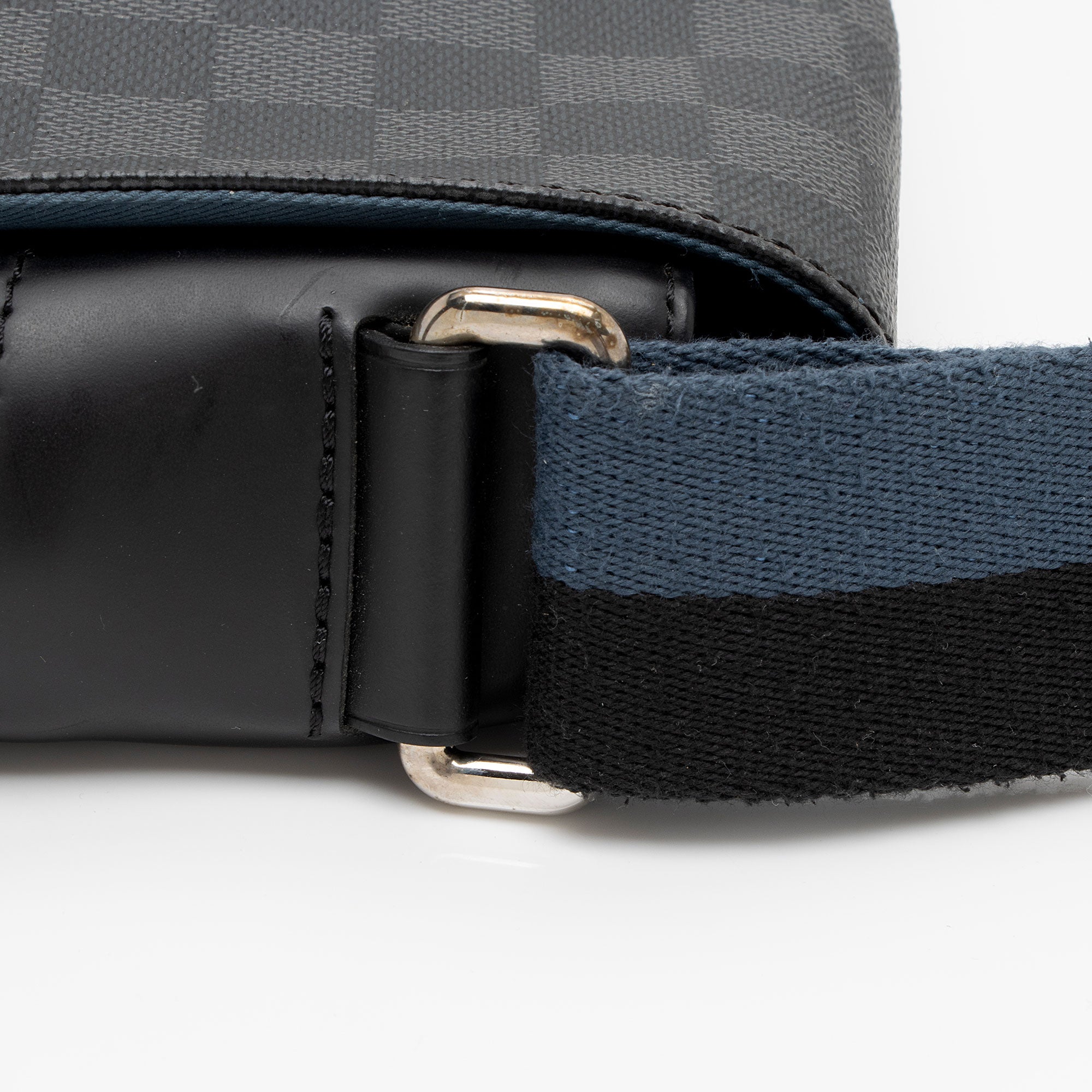 Louis Vuitton Damier Graphite District MM Messenger