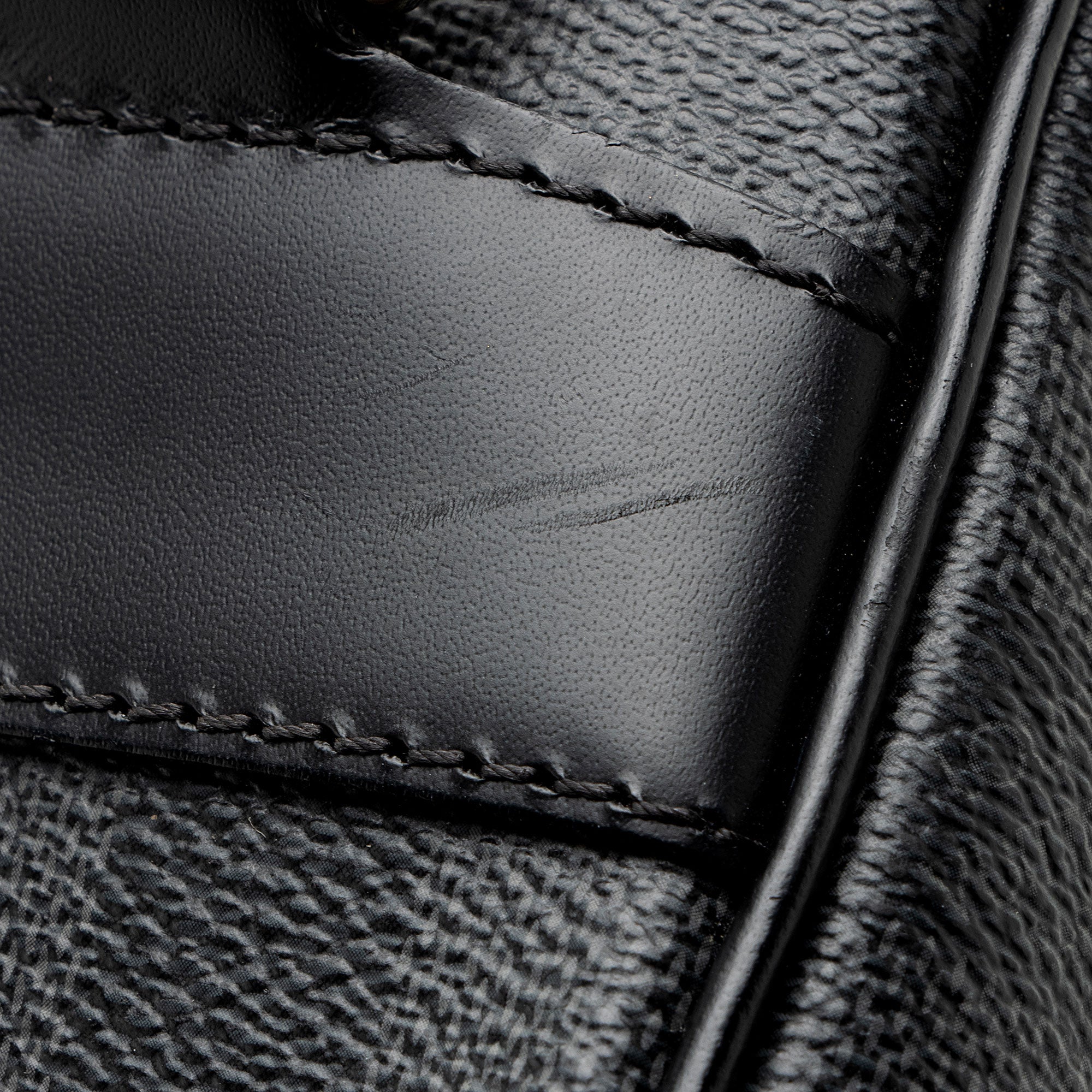 Louis Vuitton Damier Graphite Tadao PM Tote (SHF-Oxs4yX)