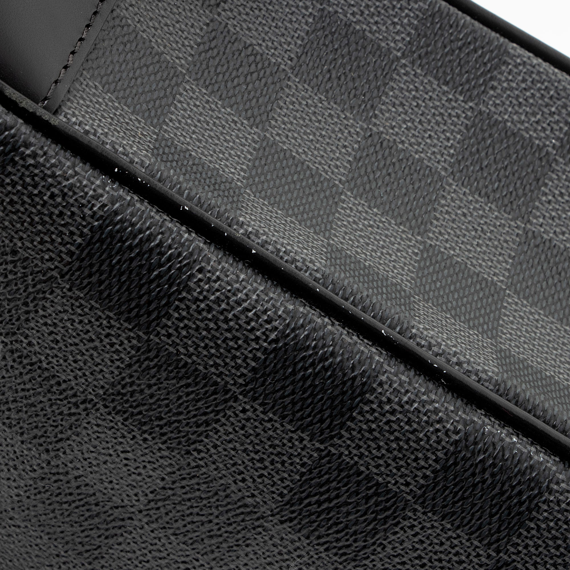 Louis Vuitton Damier Graphite Tadao PM Tote (SHF-Oxs4yX)