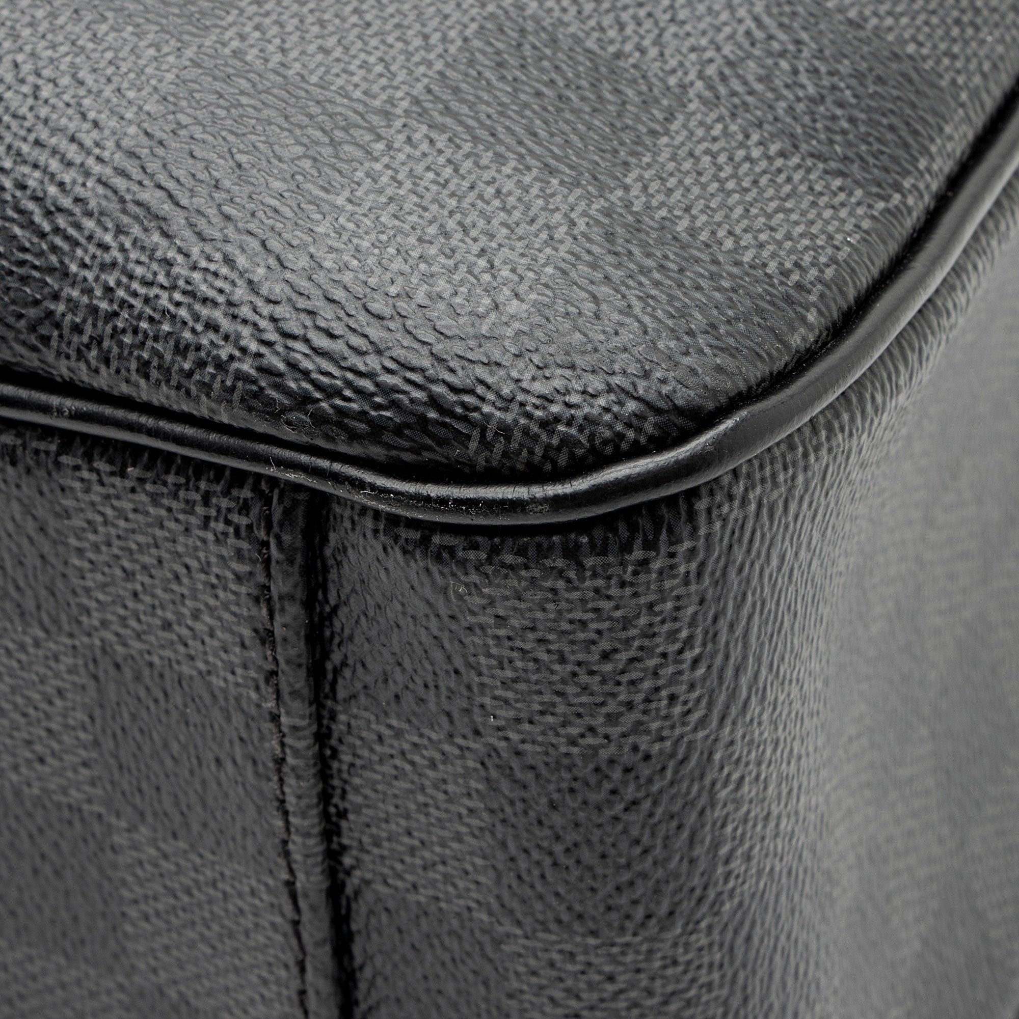 Louis Vuitton Damier Graphite Tadao PM Tote (SHF-Oxs4yX)