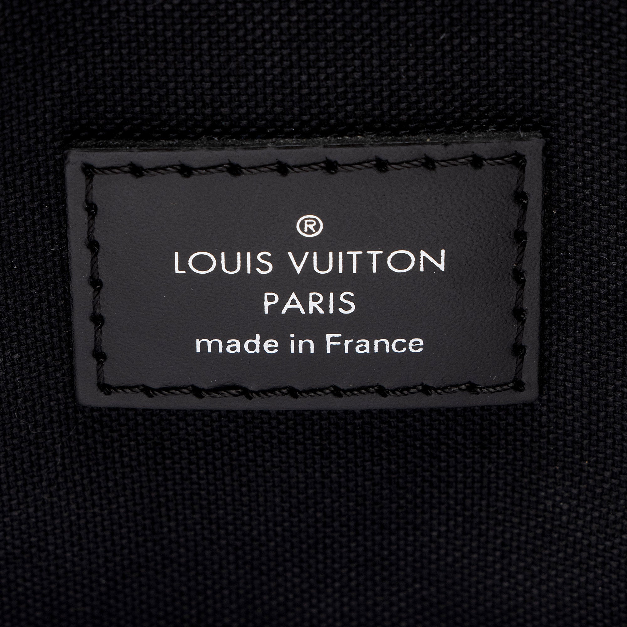 Louis Vuitton Damier Graphite Tadao PM Tote (SHF-Oxs4yX)