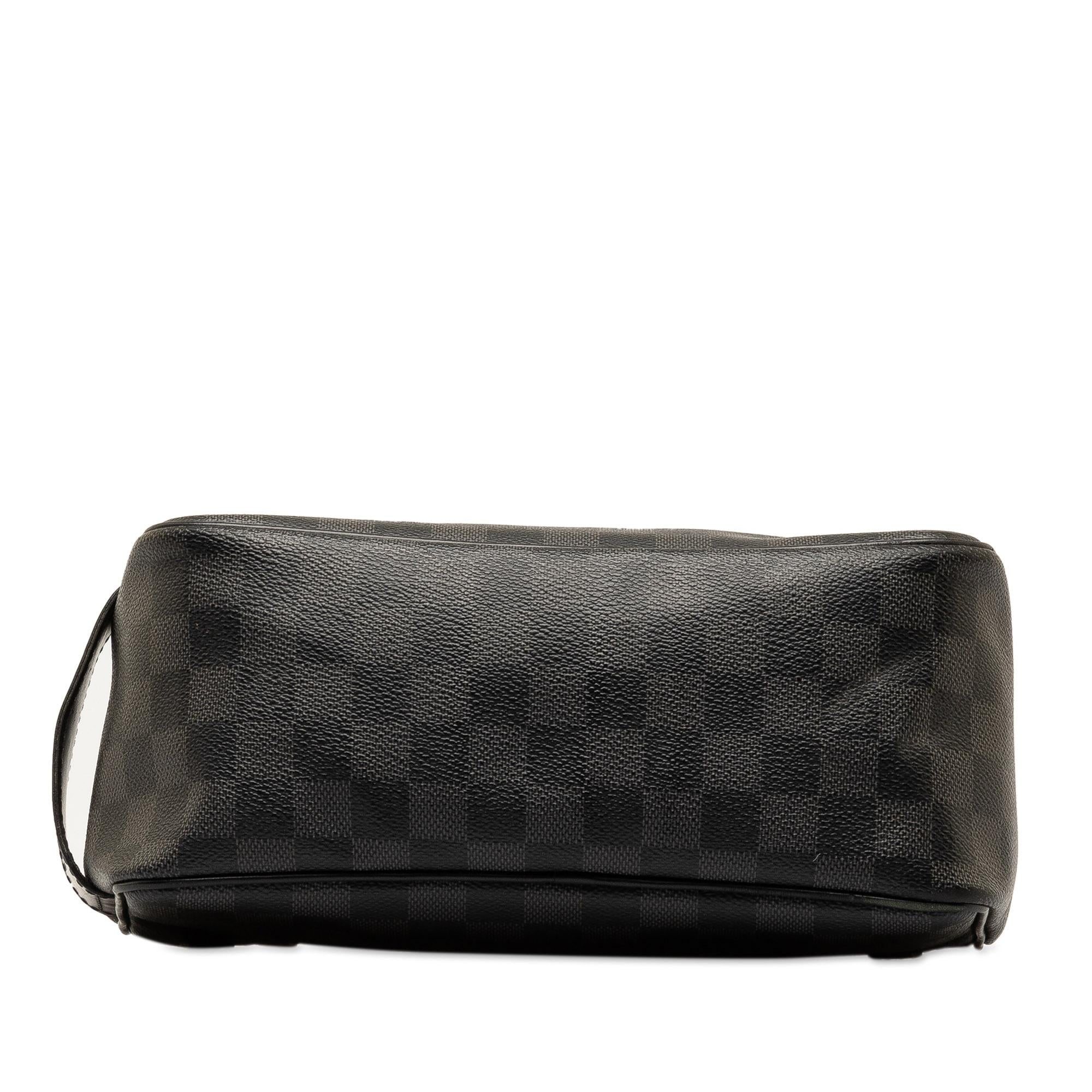 Louis Vuitton Damier Graphite Toiletry Pouch (SHG-axFMKu)