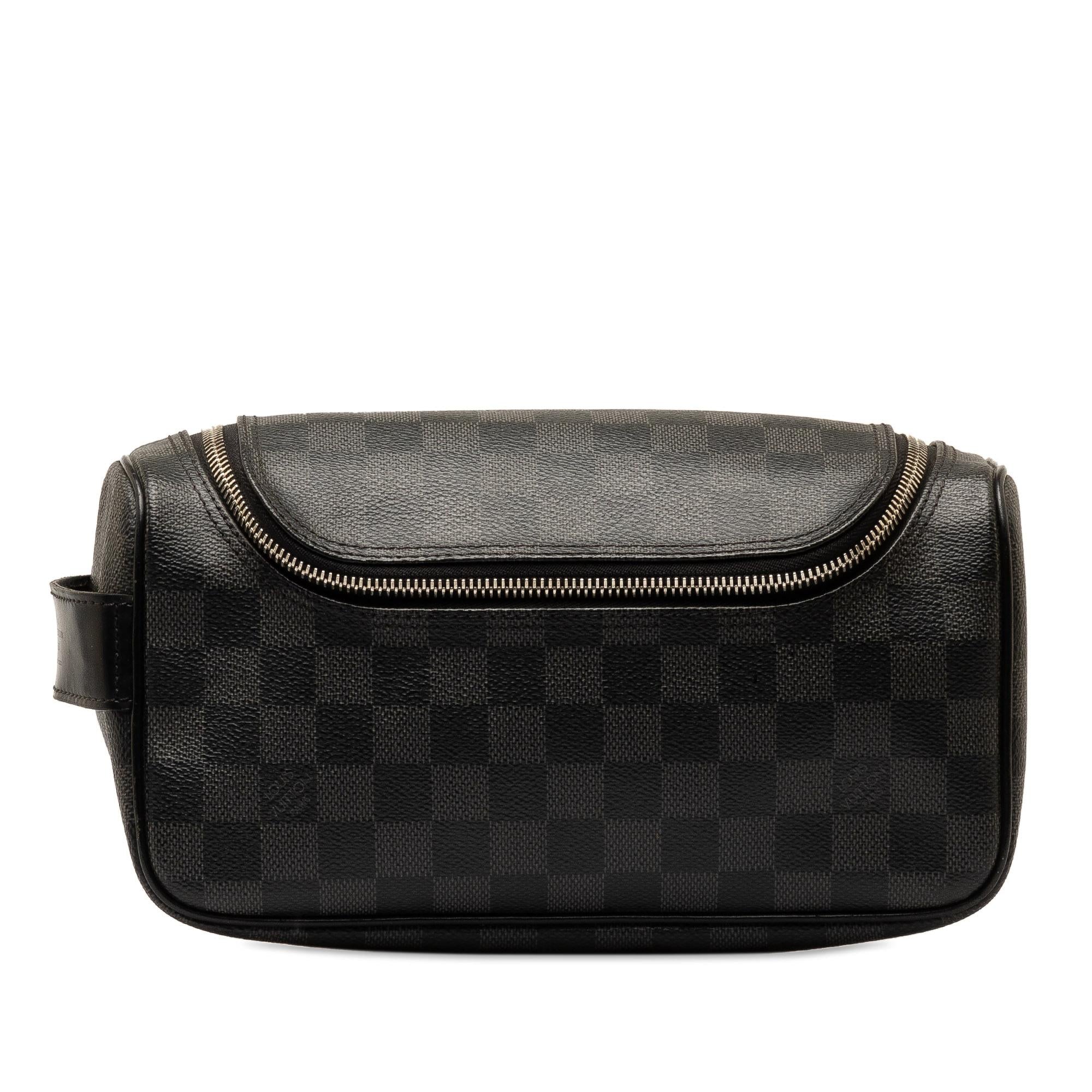 Louis Vuitton Damier Graphite Toiletry Pouch (SHG-axFMKu)