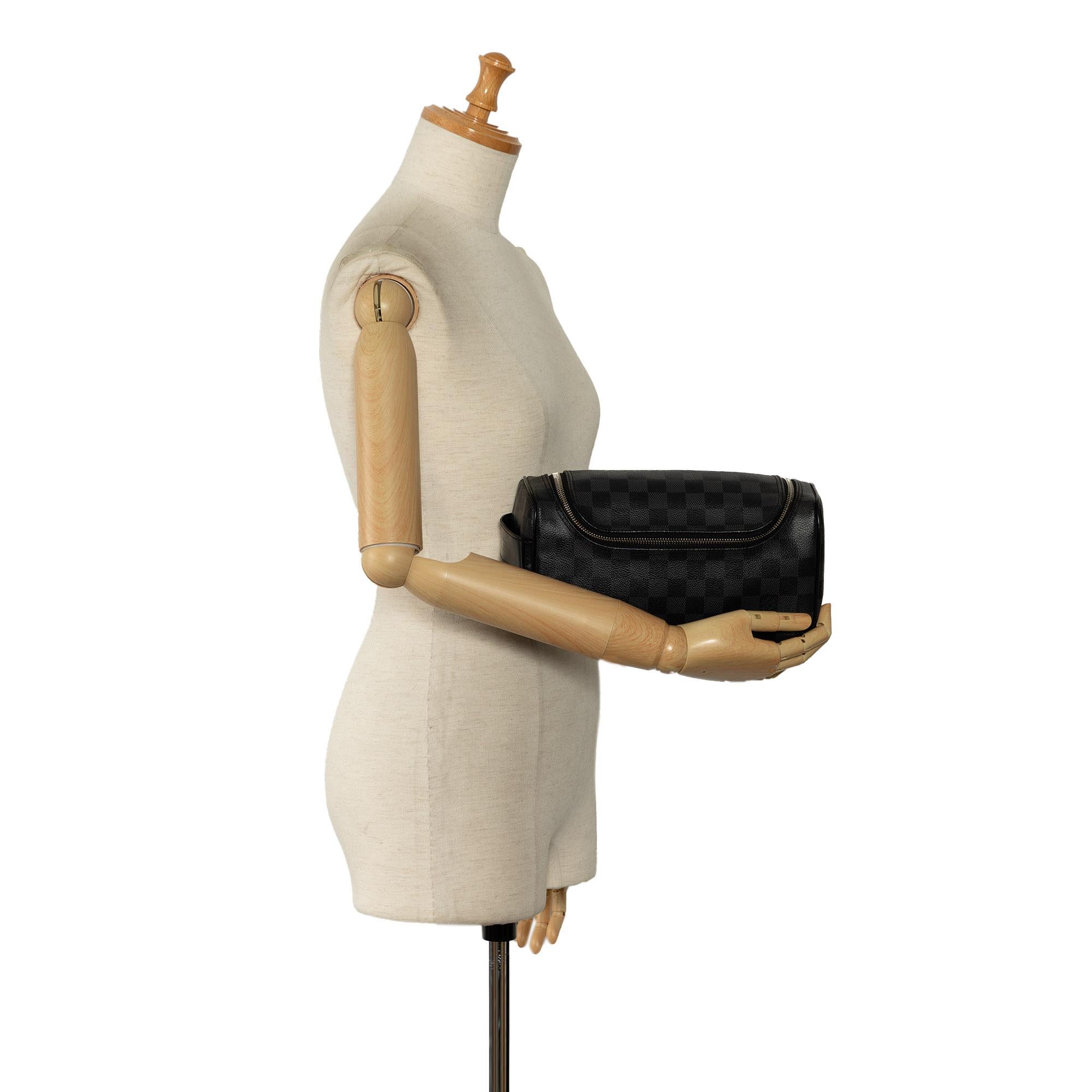 Louis Vuitton Damier Graphite Toiletry Pouch (SHG-axFMKu)