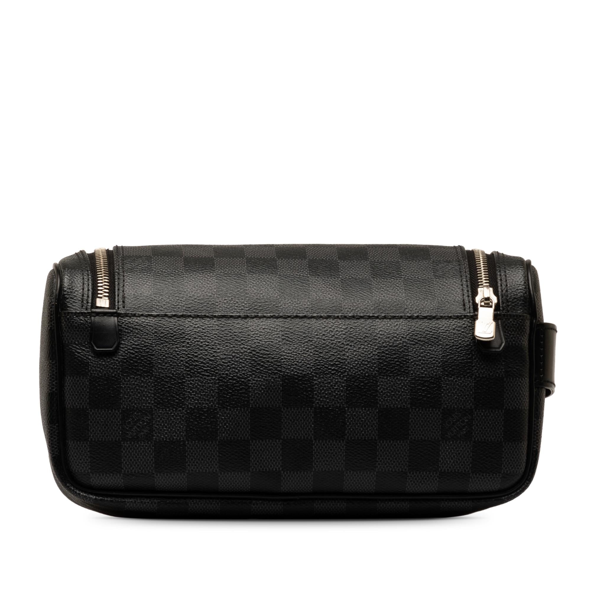 Louis Vuitton Damier Graphite Toiletry Pouch (SHG-izkCc8)