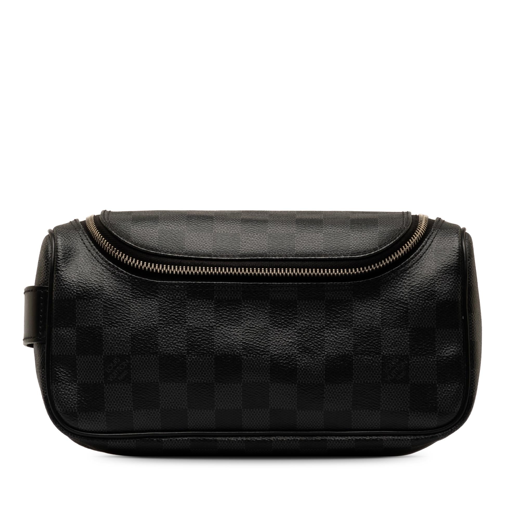 Louis Vuitton Damier Graphite Toiletry Pouch (SHG-izkCc8)