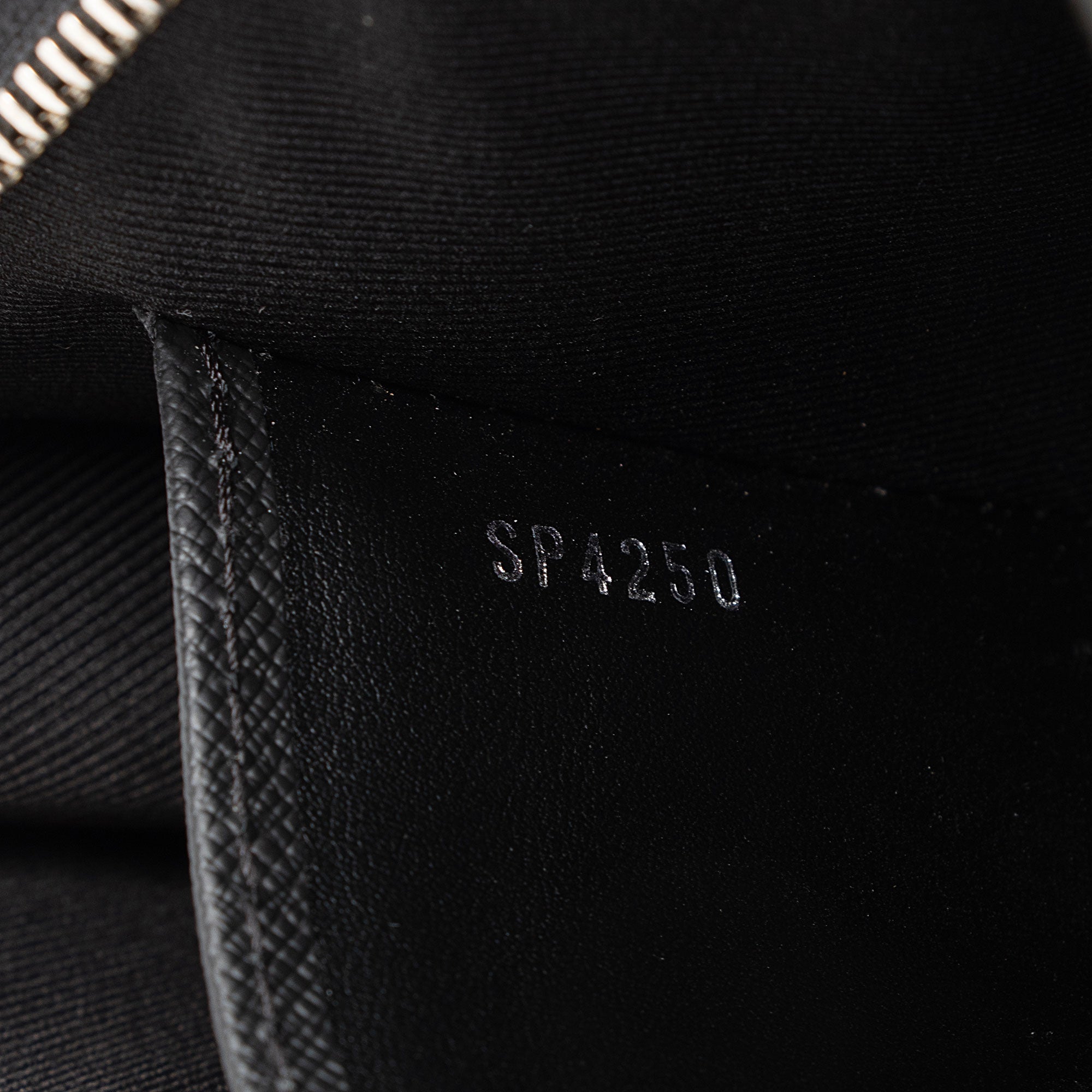 Louis Vuitton Damier Graphite Voyage MM Pochette (SHF-sHbFfl)