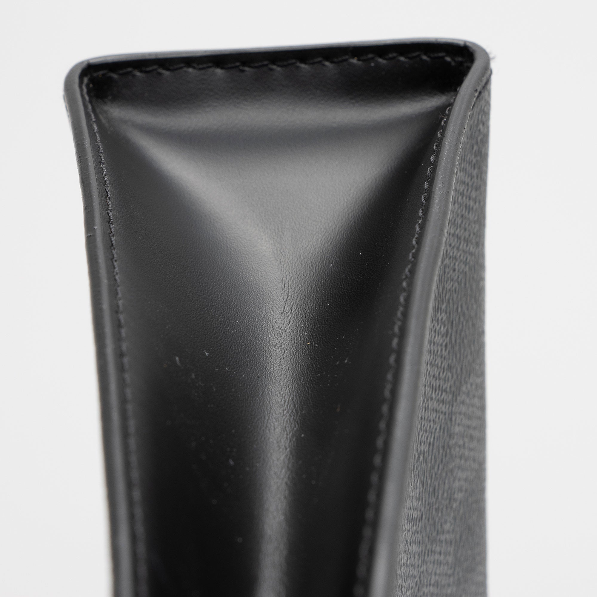 Louis Vuitton Damier Graphite Voyage MM Pochette (SHF-sHbFfl)