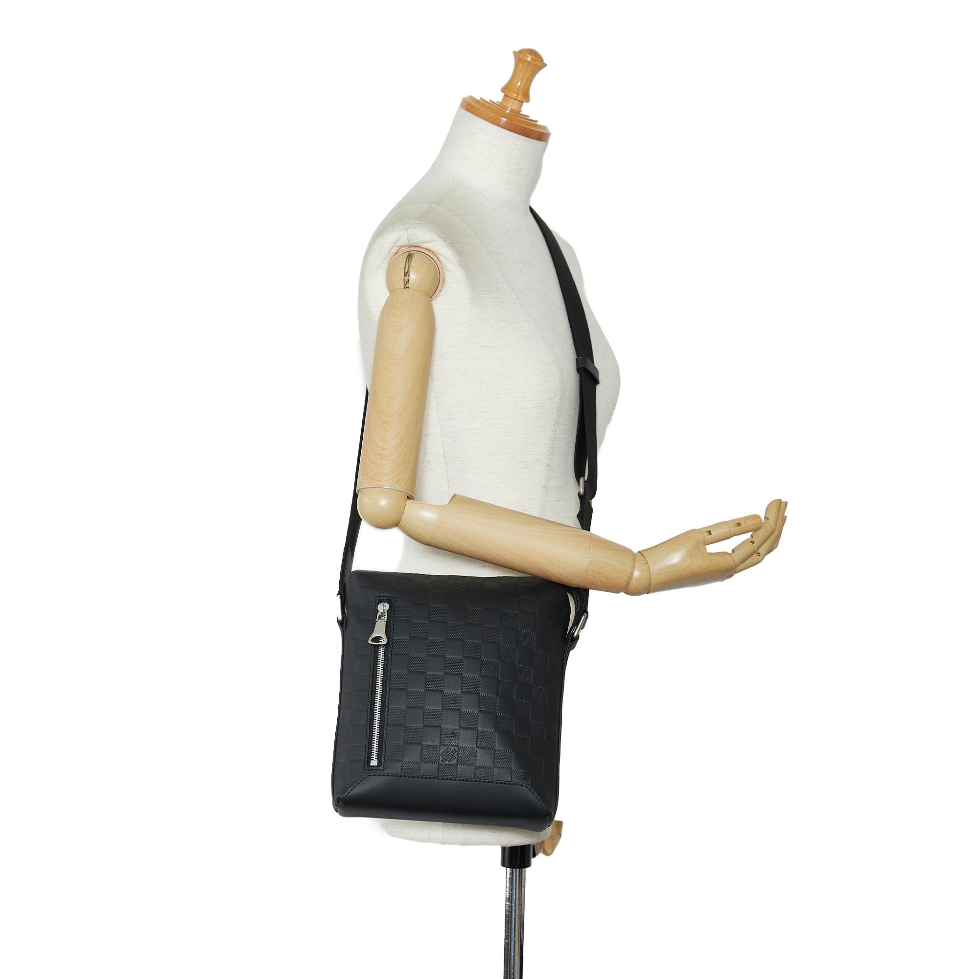 Louis Vuitton Damier Infini Discovery Messenger BB (SHG-HL37d7)