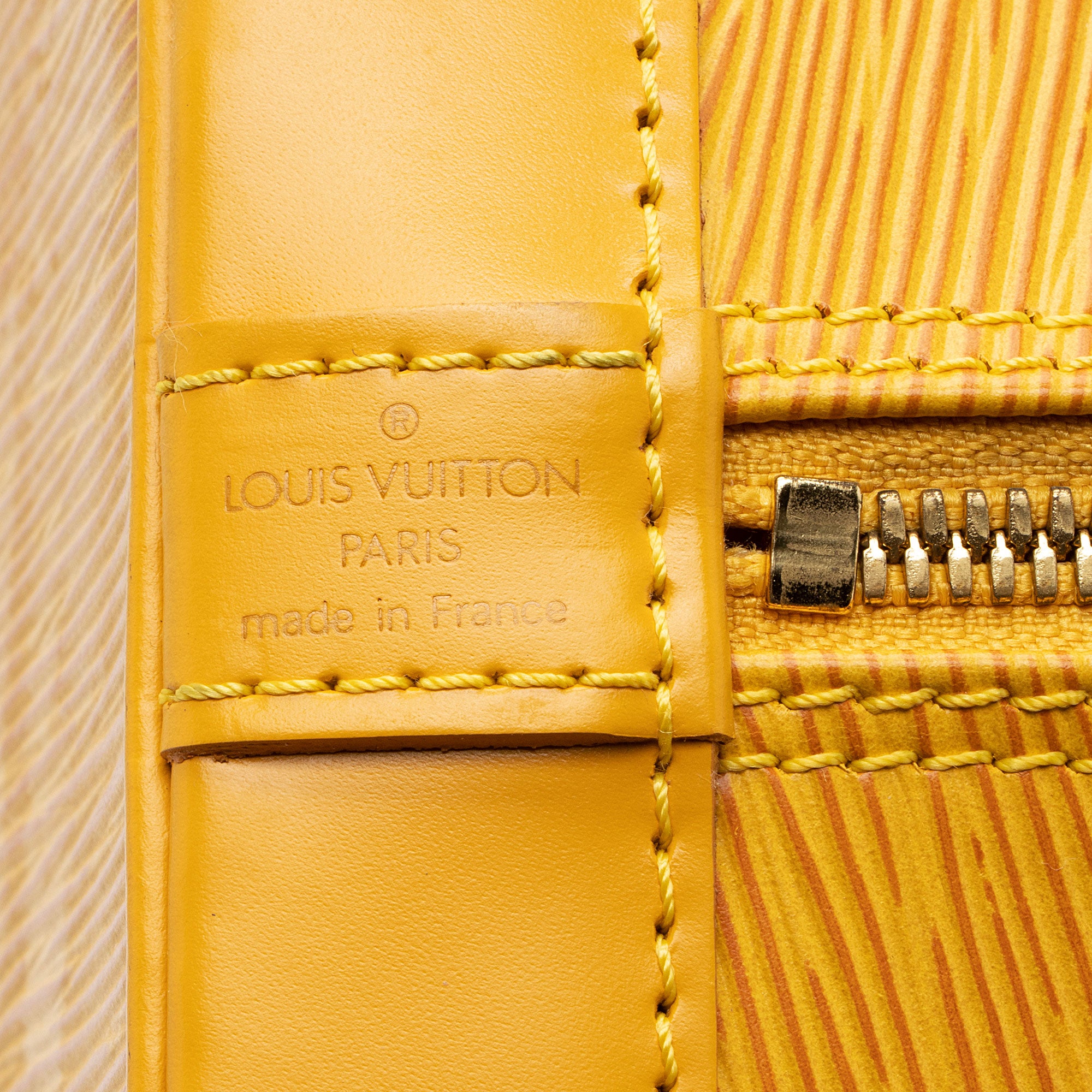 Louis Vuitton Vintage Epi Leather Alma PM Satchel (SHF-1smCHV)