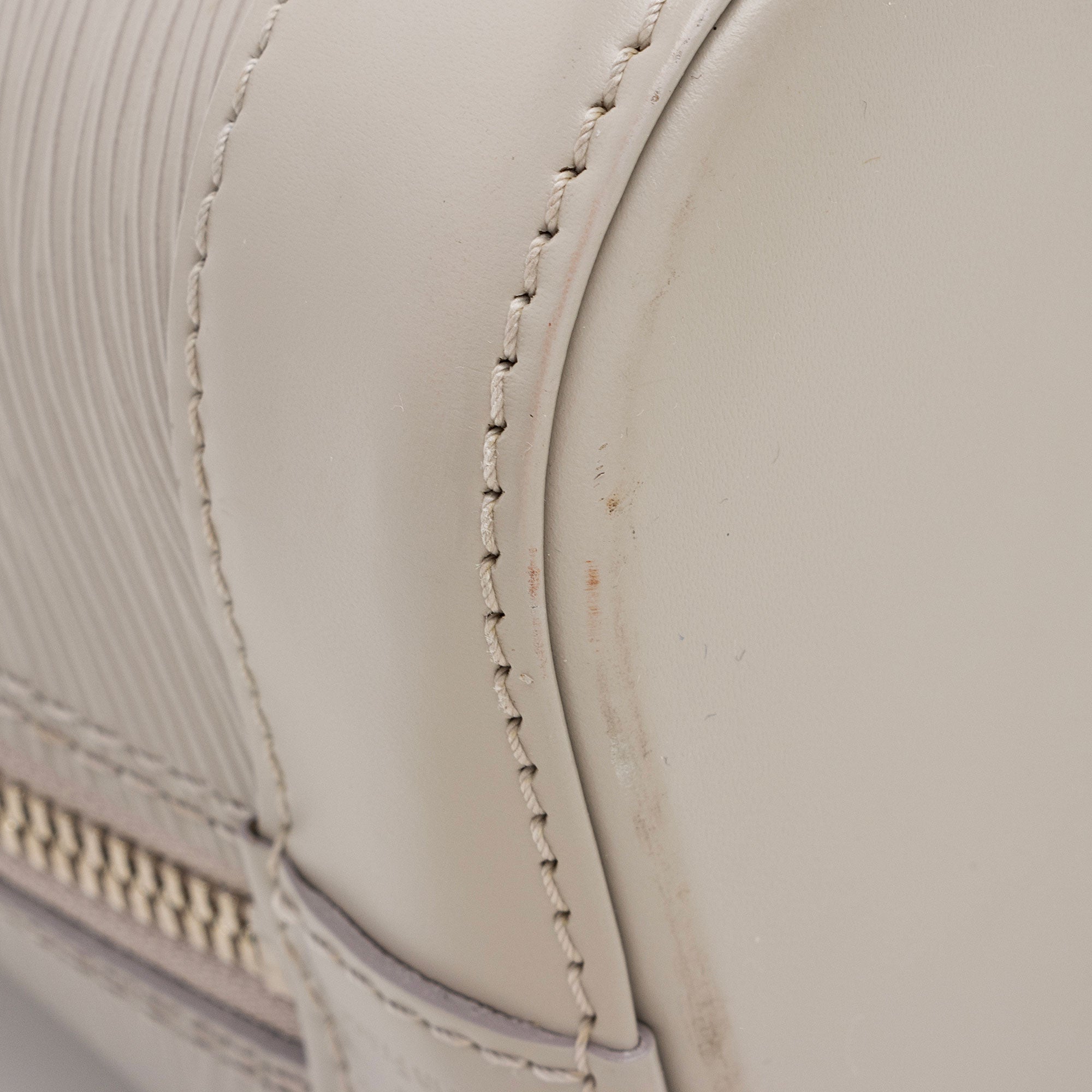 Louis Vuitton Epi Leather Alma PM Satchel (SHF-nM4eEK)