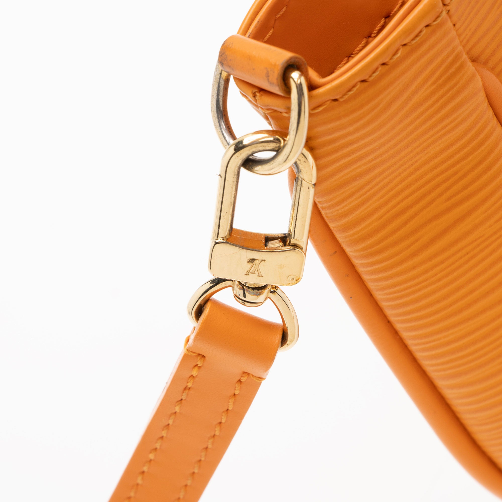 Louis Vuitton Epi Leather Sarvanga Crossbody Bag (SHF-w7HIo7)