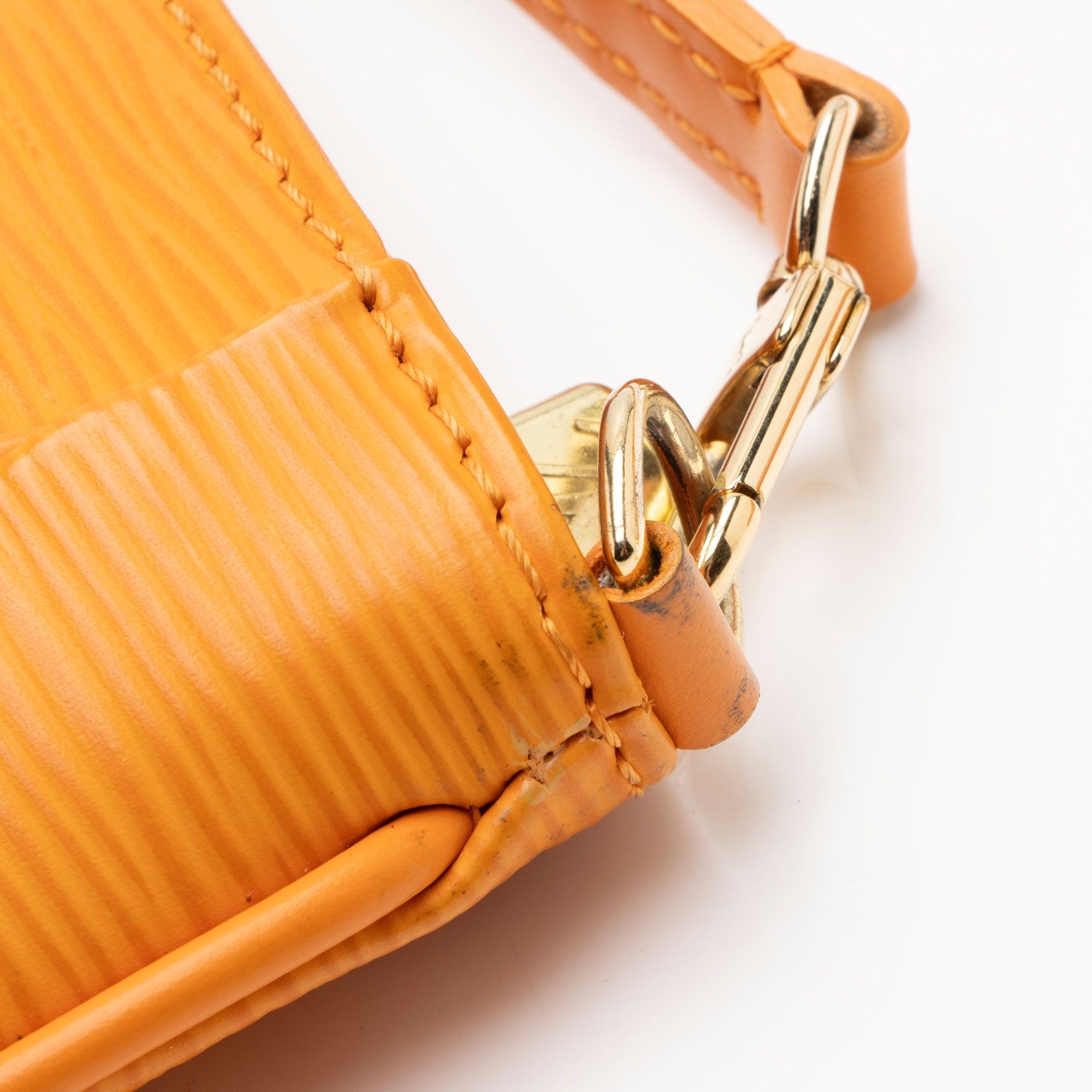 Louis Vuitton Epi Leather Sarvanga Crossbody Bag (SHF-w7HIo7)