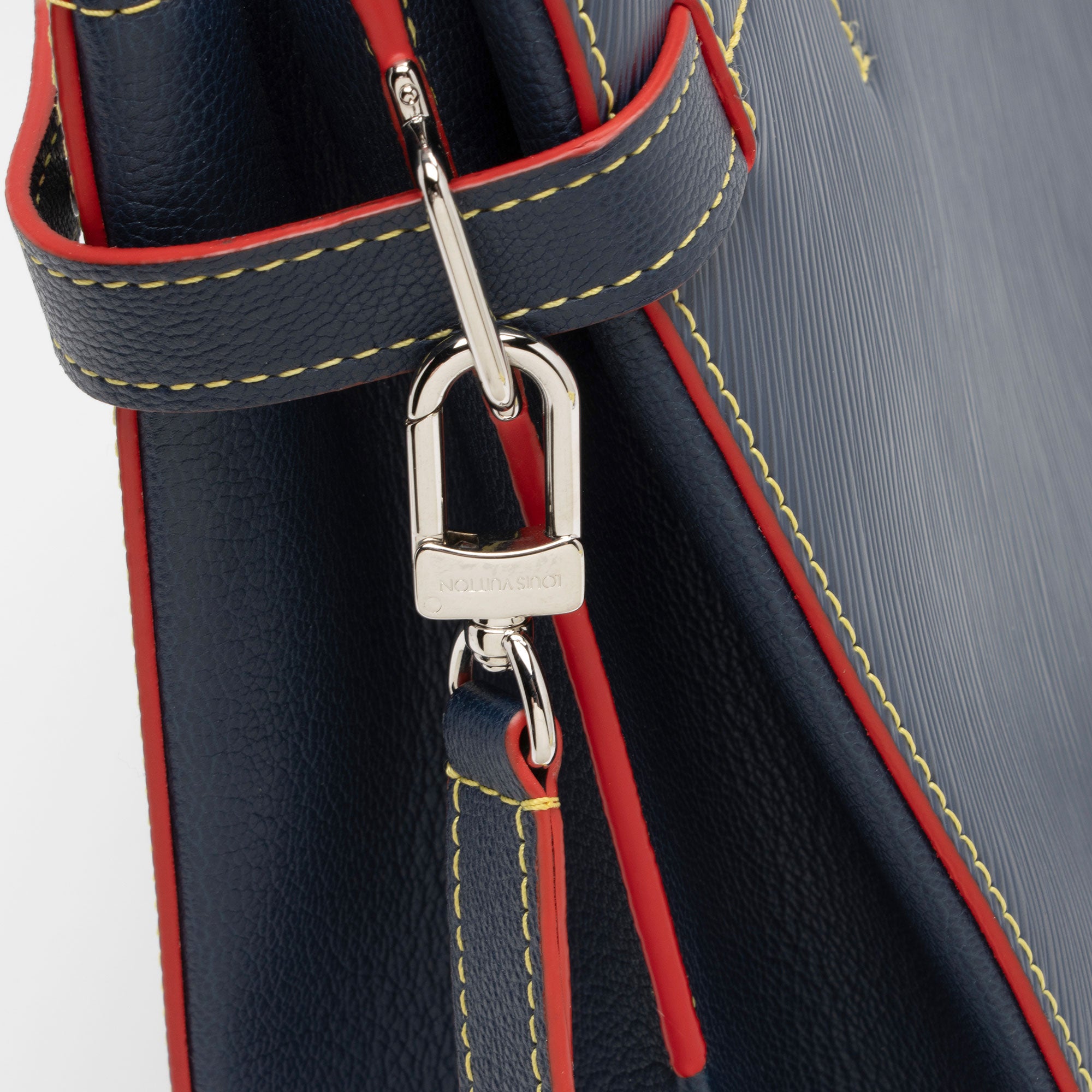Louis Vuitton Epi Leather Twist Tote (SHF-4ToptI)