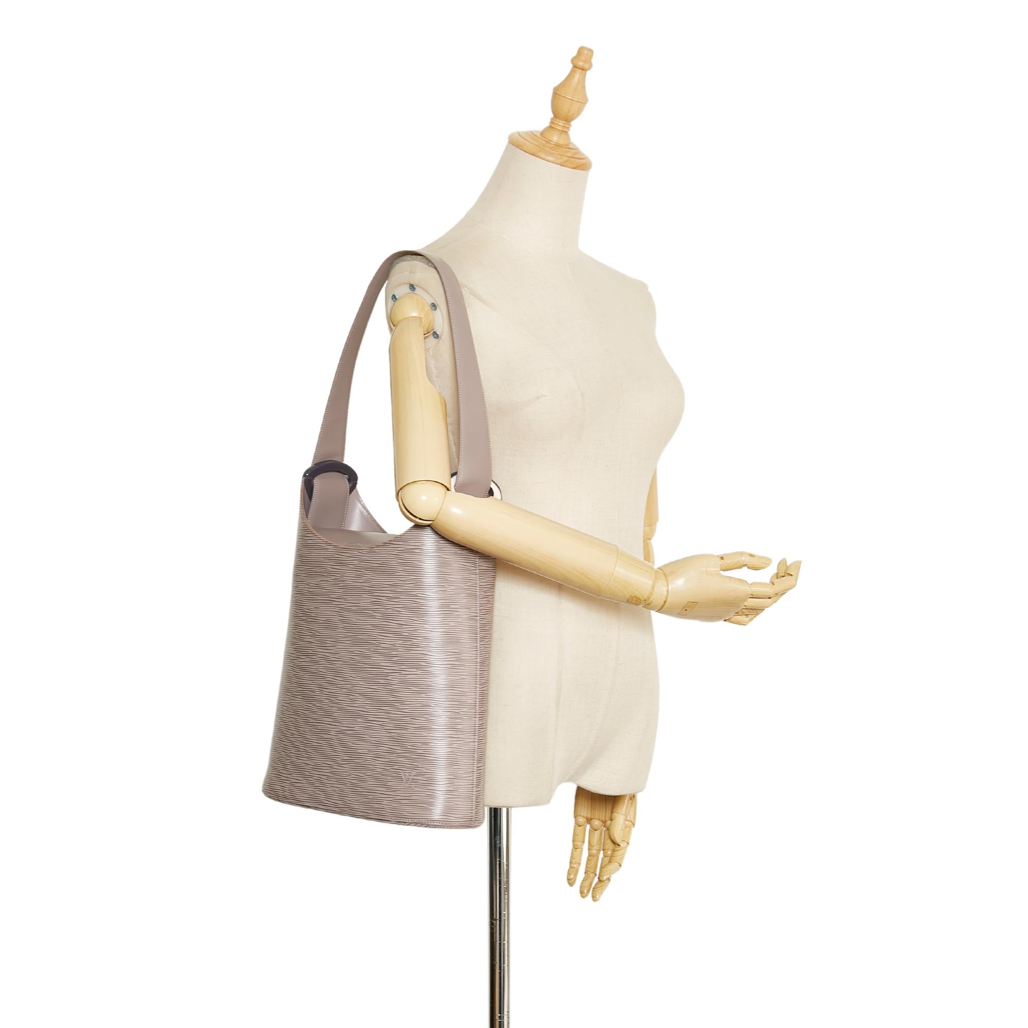 Louis Vuitton Epi Sac Verseau (SHG-qGiNLa)