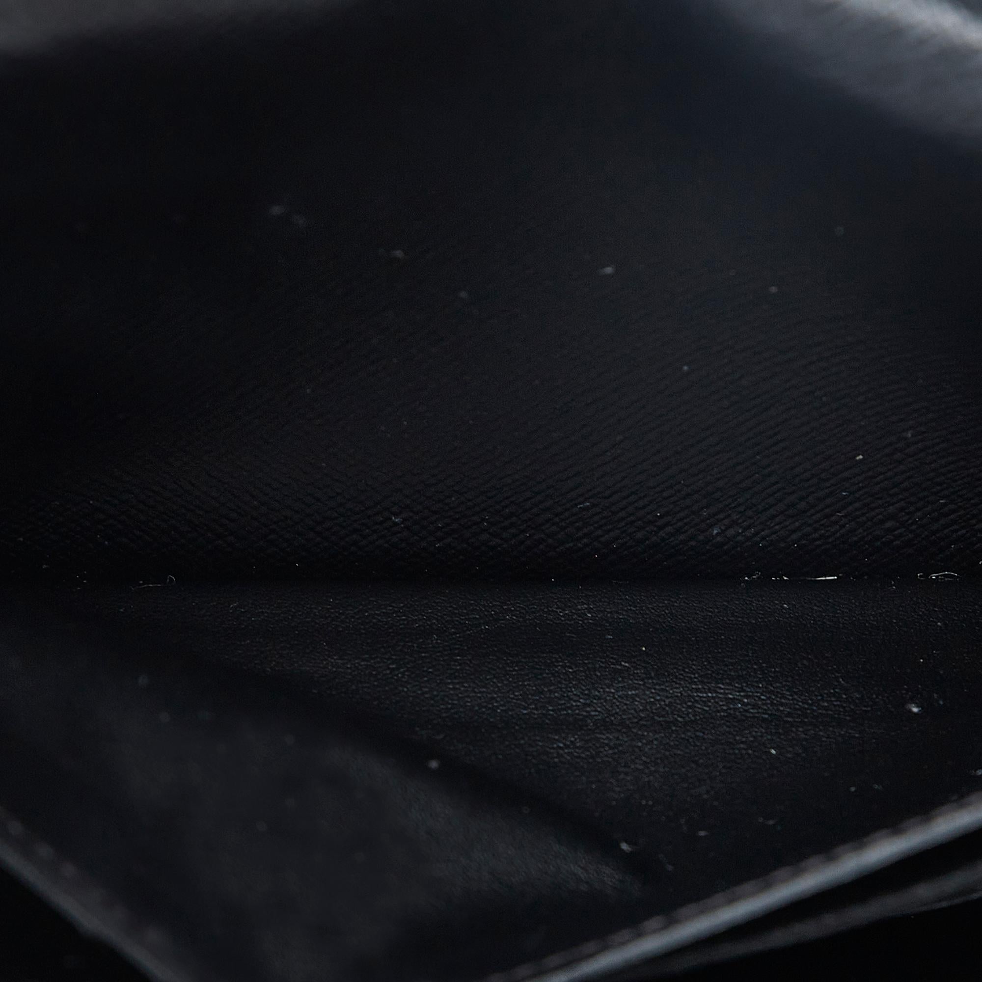 Louis Vuitton Epi Twist Love Lock Chain Wallet (SHG-WDV2bU)