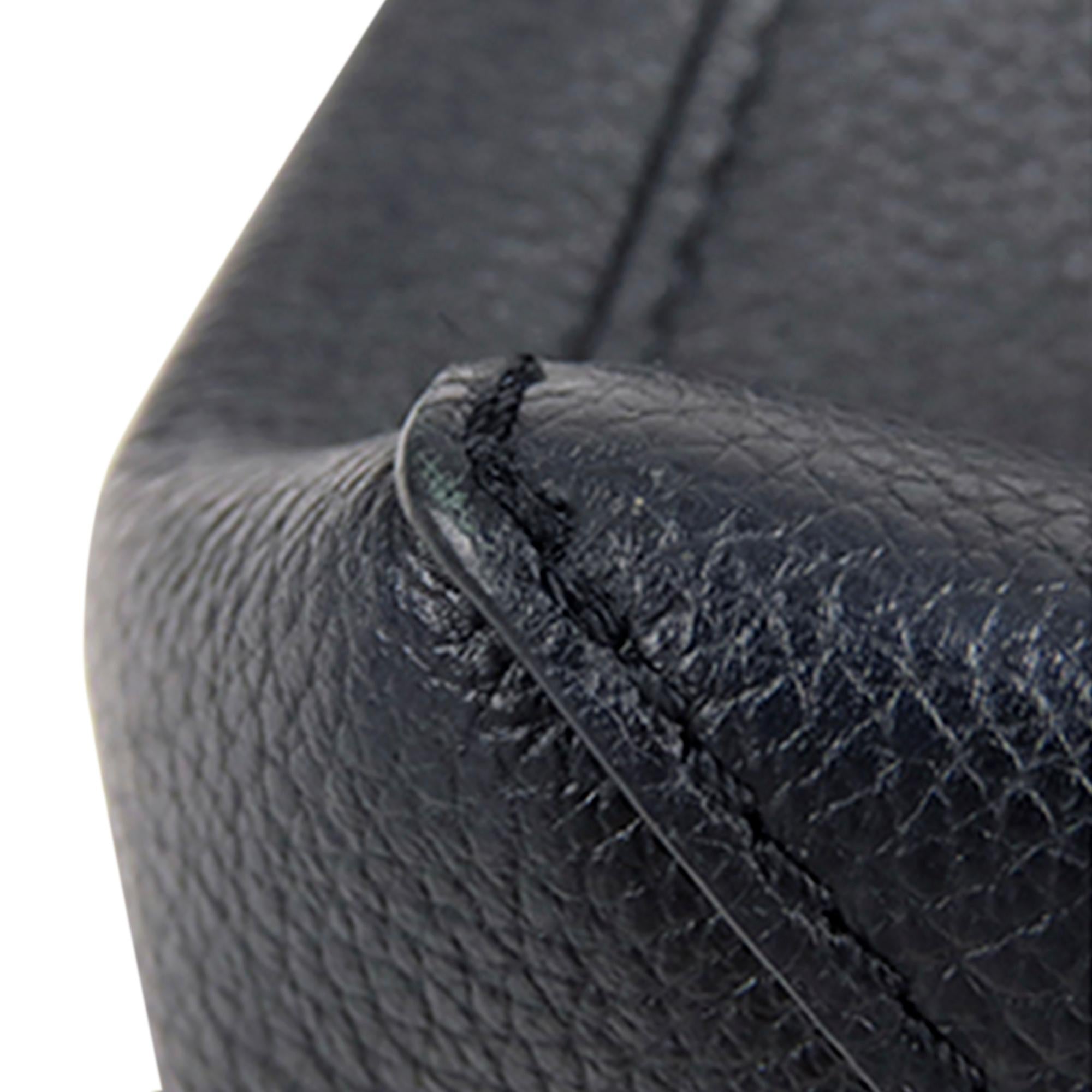 Louis Vuitton Eyelet LockMe II