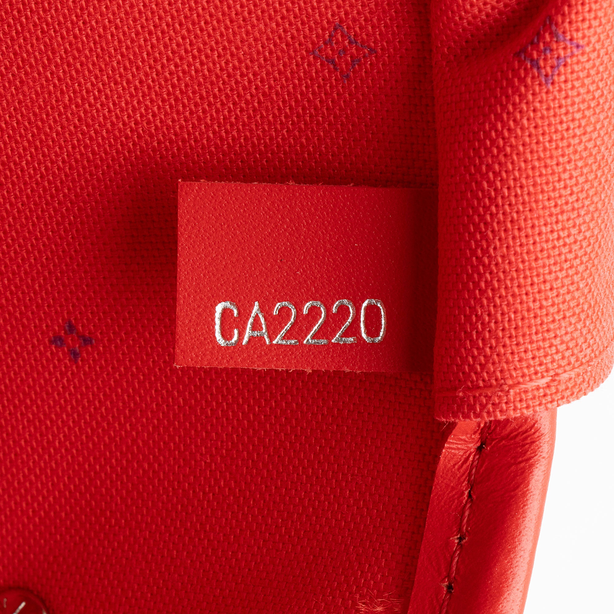 Louis Vuitton Giant Monogram Canvas Escale Neverfull MM Tote (SHF-HOLWmW)