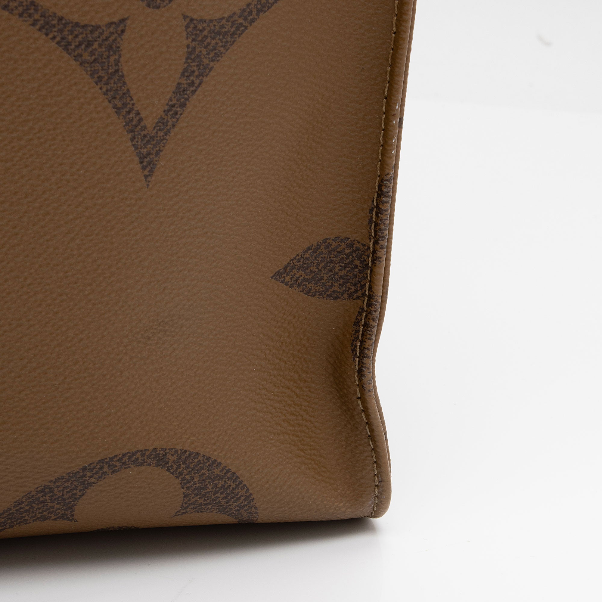 Louis Vuitton Giant Monogram Canvas Onthego GM Tote (SHF-BTGNiS)