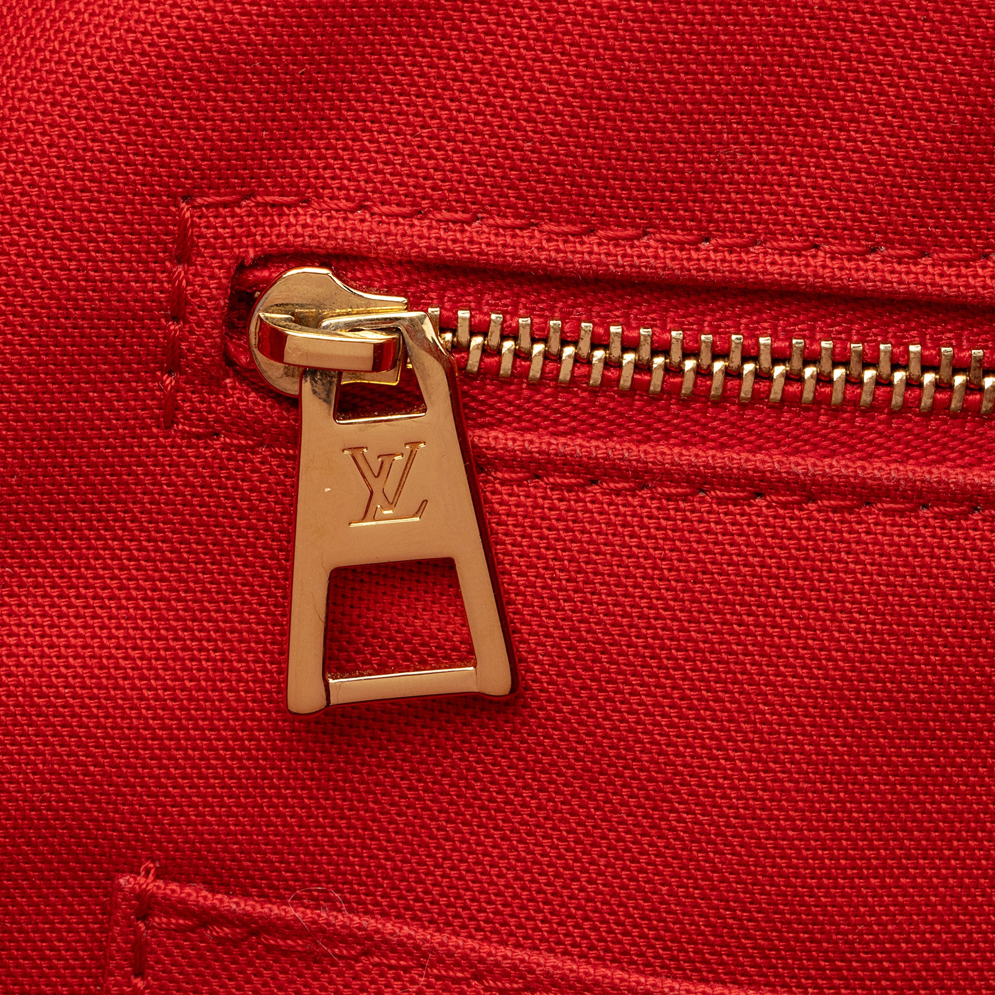 Louis Vuitton Giant Monogram Canvas Onthego GM Tote (SHF-BTGNiS)