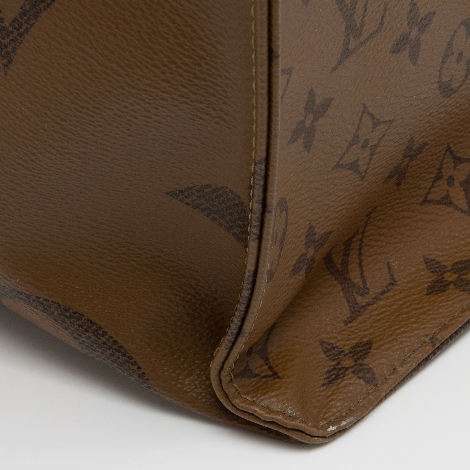 Louis Vuitton Giant Monogram Canvas Onthego GM Tote (SHF-xuduJb)