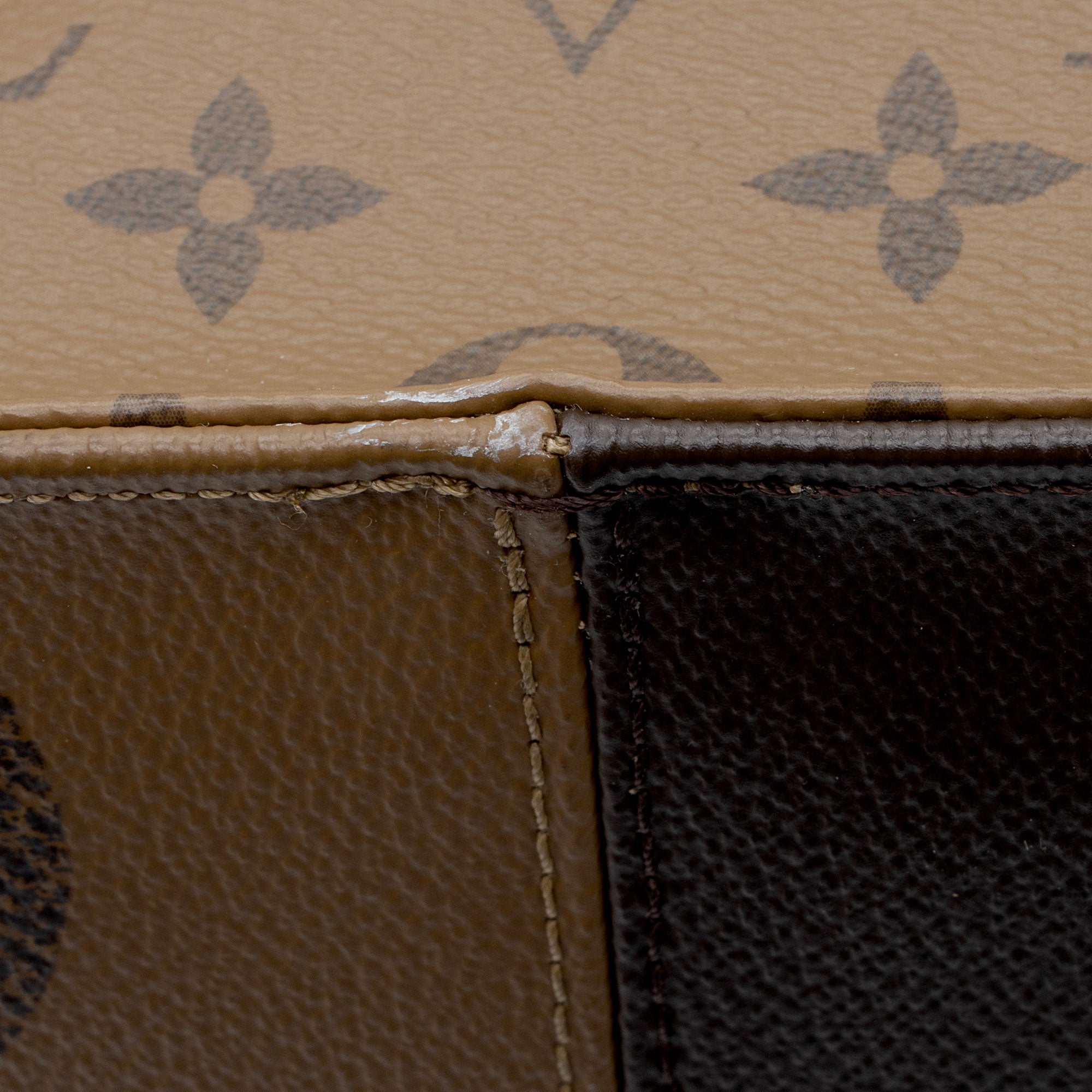 Louis Vuitton Giant Monogram Canvas Onthego MM Tote (SHF-qOGGJv)