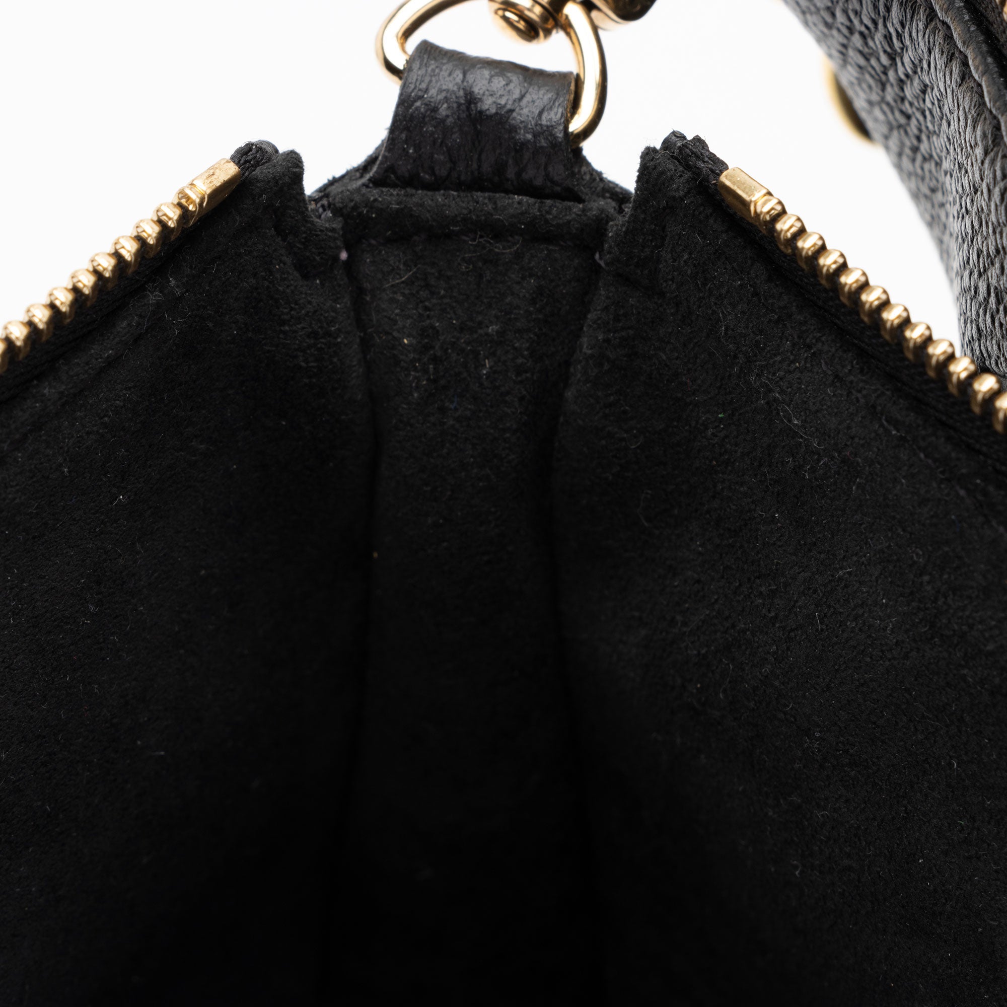 Louis Vuitton Giant Monogram Empreinte Multi-Pochette Accessoires (SHF-RXskza)