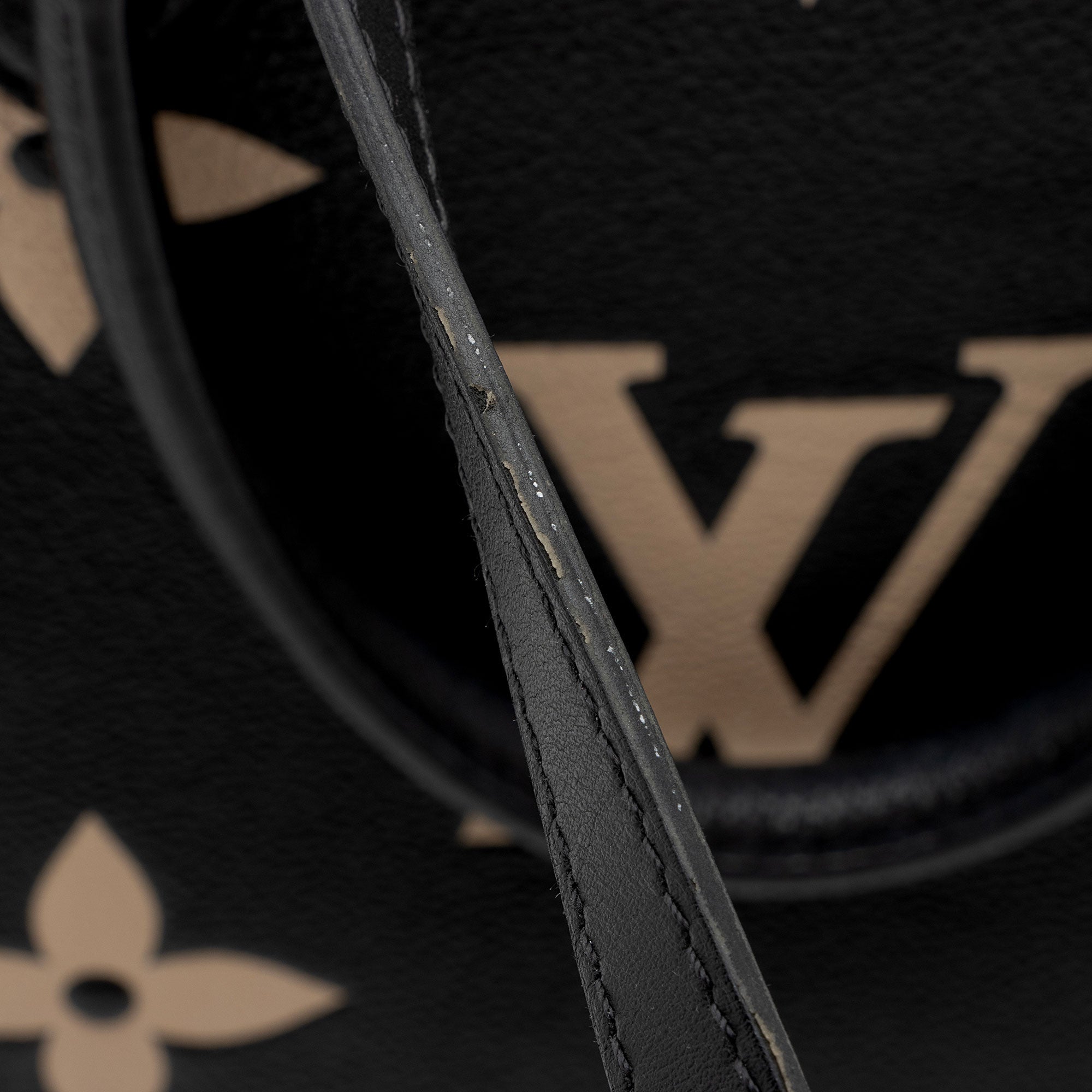 Louis Vuitton Giant Monogram Empreinte Bicolor Bicolor Onthego MM Tote (SHF-kjKSB8)