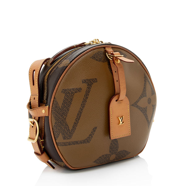Louis Vuitton Giant Reverse Monogram Canvas Boite Chapeau Souple MM  Shoulder Bag (SHF-JuvghO)
