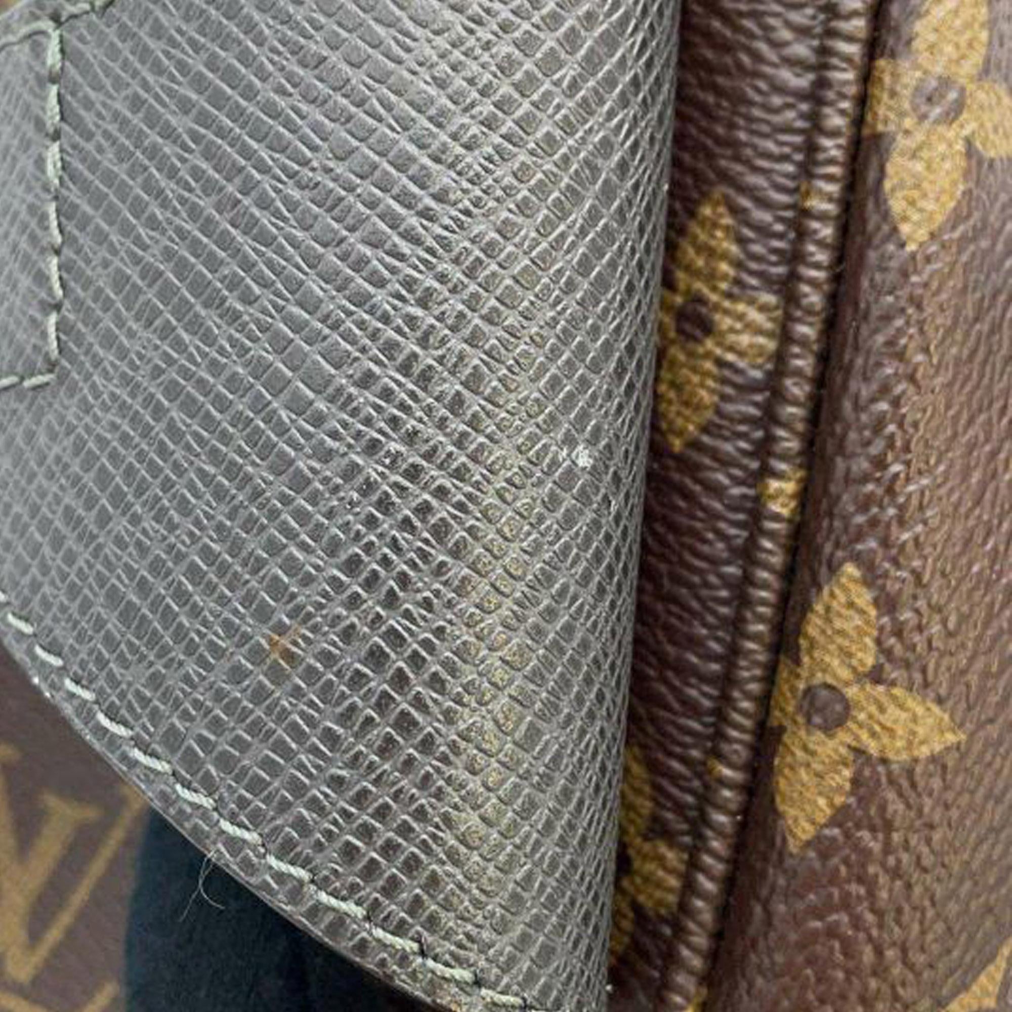 Louis Vuitton Kim Jones Monogram Taiga Bumbag (SHG-DoPq7R)