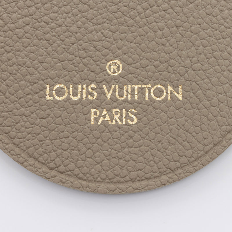 Louis Vuitton Leather Bag Charm (SHF-uch4U8)