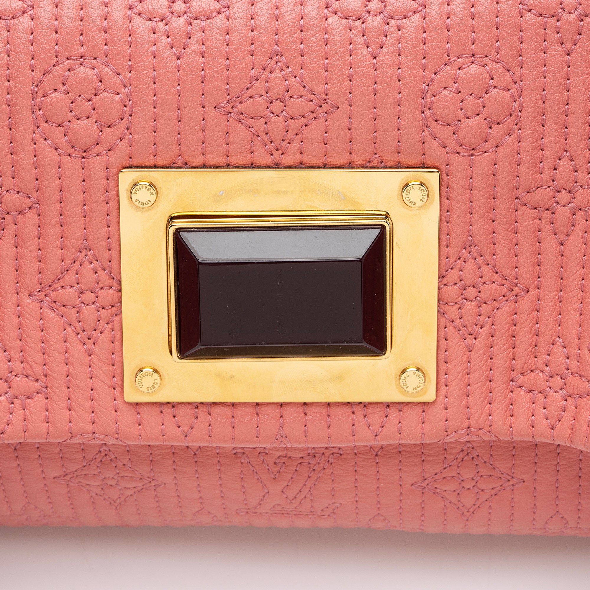 Louis Vuitton Leather Monogram Altair Clutch (SHF-Iyz0F8)