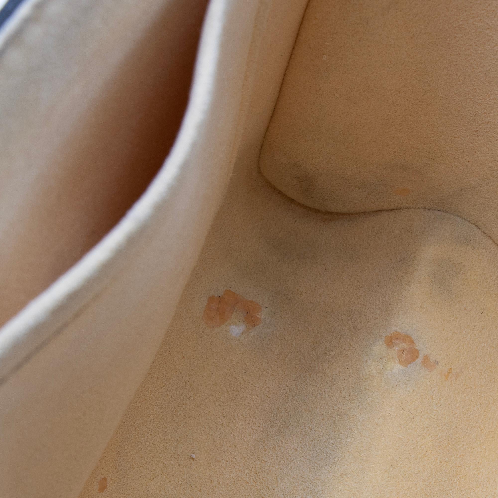 Louis Vuitton Leather Pop Twist MM Shoulder Bag (SHF-23070)