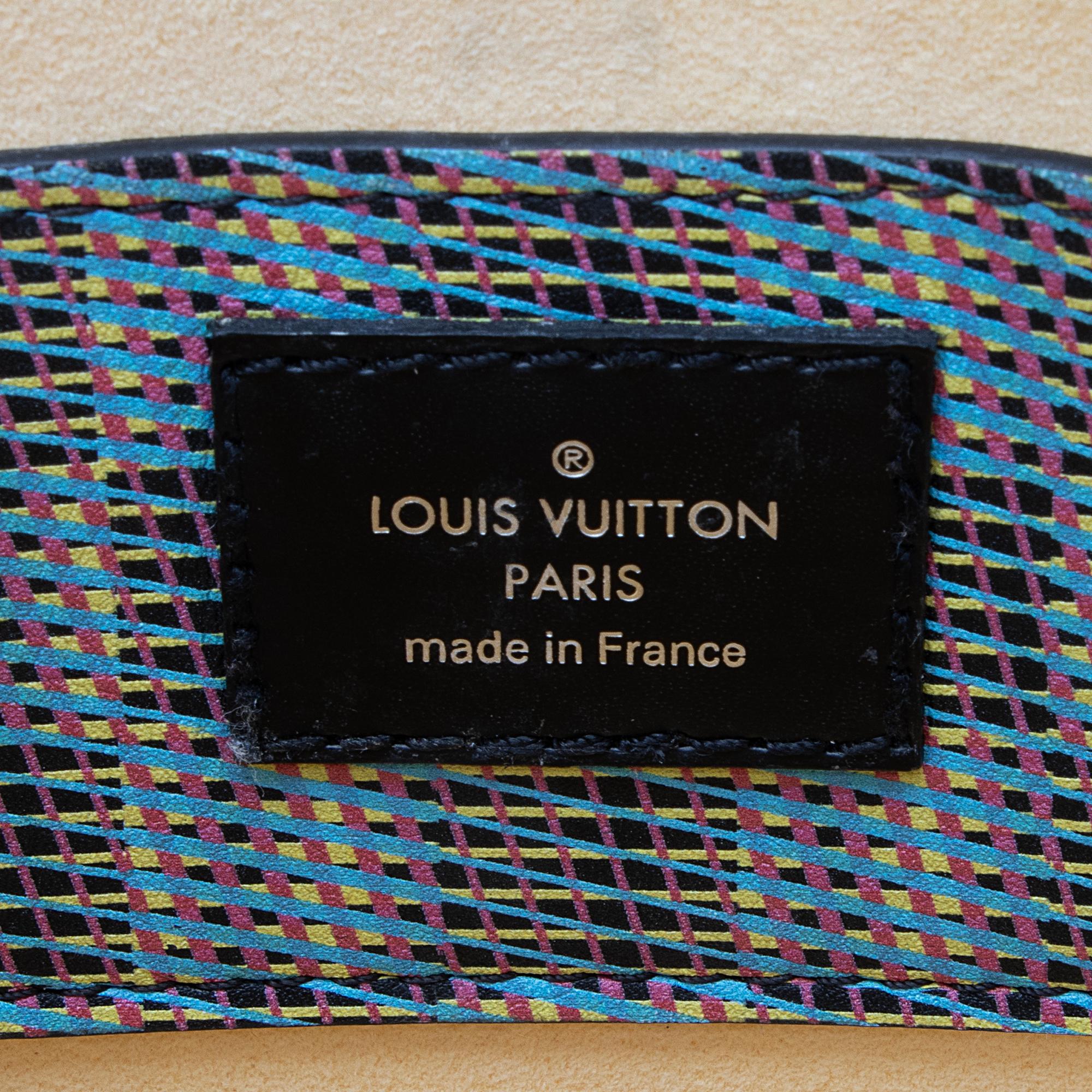 Louis Vuitton Leather Pop Twist MM Shoulder Bag (SHF-23070)