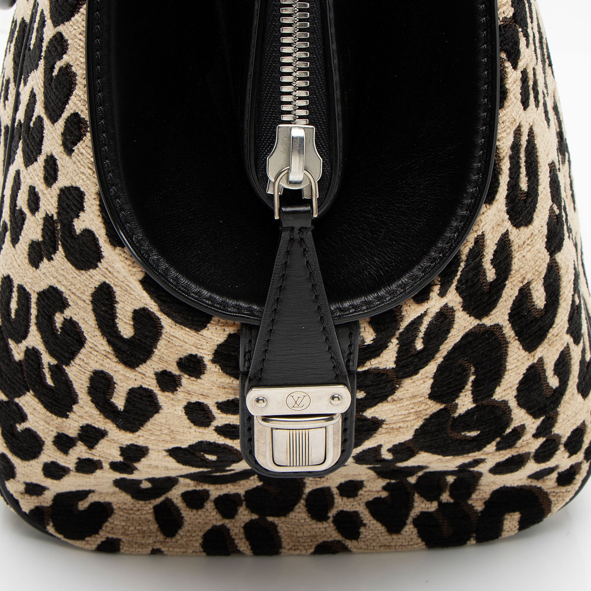 Louis Vuitton Limited Edition Leopard N/S Tote (SHF-bjMQCn)