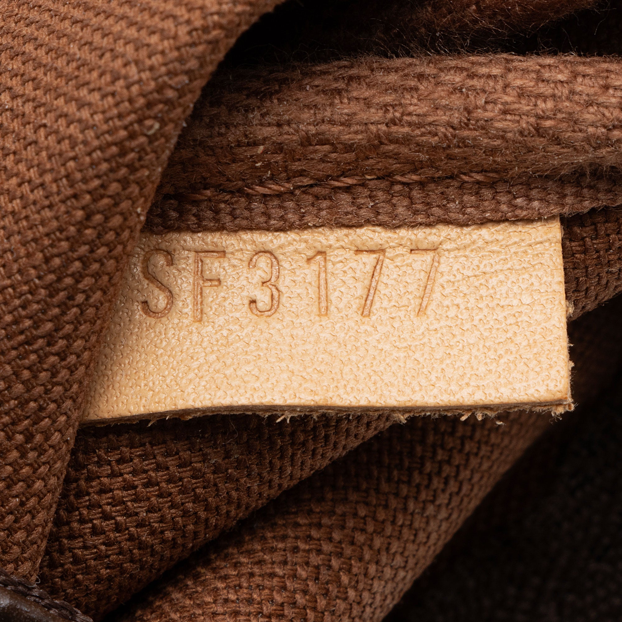 Louis Vuitton Limited Edition Monogram Canvas Animation Giraffe Mini Pochette Accessoires (SHF-MOQix4)