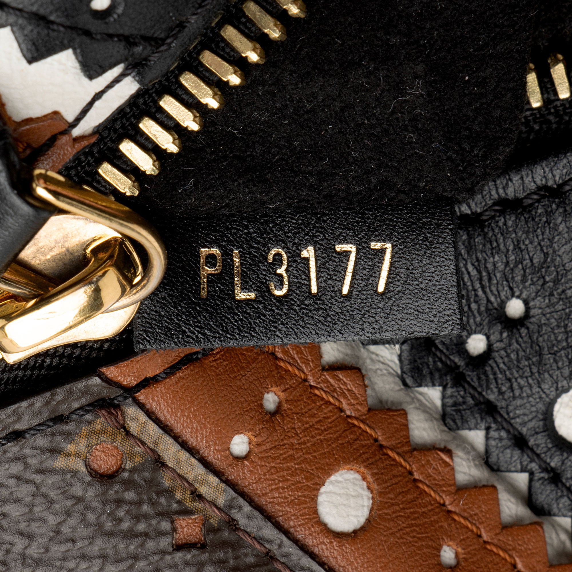 Louis Vuitton Limited Edition Monogram Canvas Brogue Pochette Metis Shoulder Bag (SHF-itDRve)