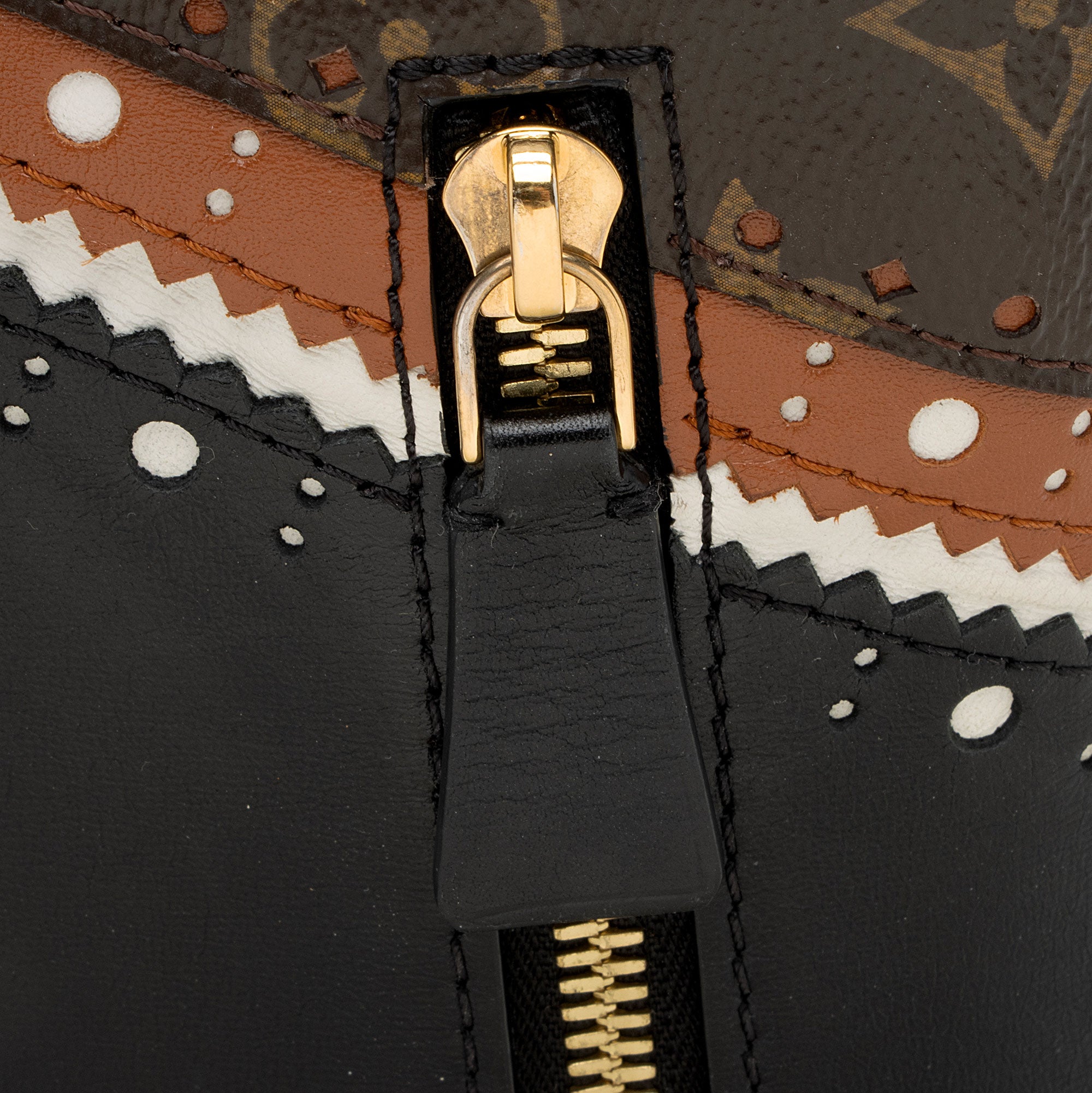 Louis Vuitton Limited Edition Monogram Canvas Brogue Pochette Metis Shoulder Bag (SHF-itDRve)