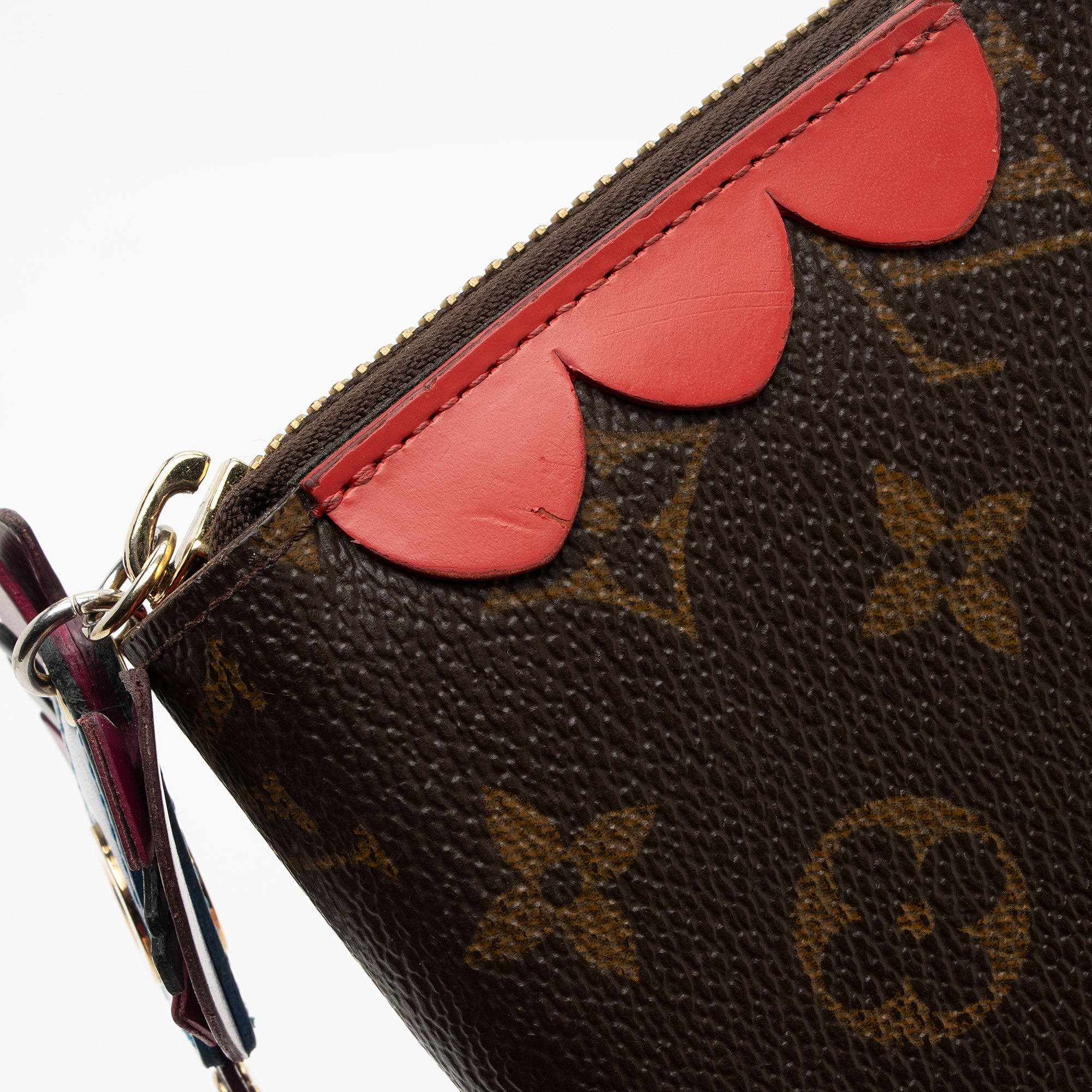 Louis Vuitton Limited Edition Monogram Canvas Totem Zippy Wallet (SHF-uA5Cw6)