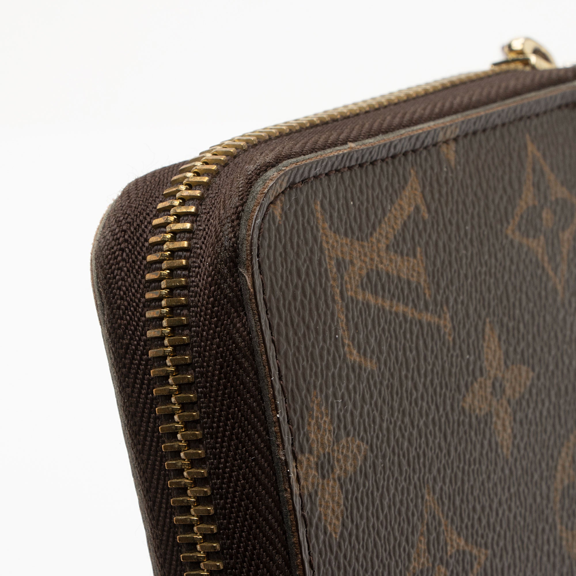 Louis Vuitton Limited Edition Monogram Canvas Totem Zippy Wallet (SHF-uA5Cw6)