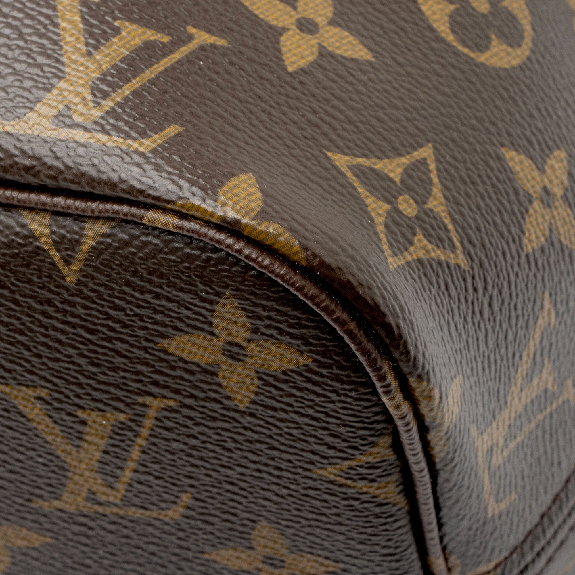 Louis Vuitton Limited Edition Monogram Canvas V Neverfull MM Tote (SHF-jn9Kv3)