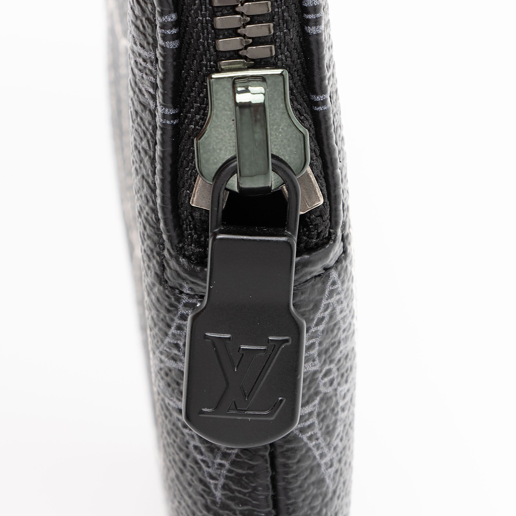 Louis Vuitton Limited Edition Monogram Eclipse Vivienne Bag Charm (SHF-wWOhBc)